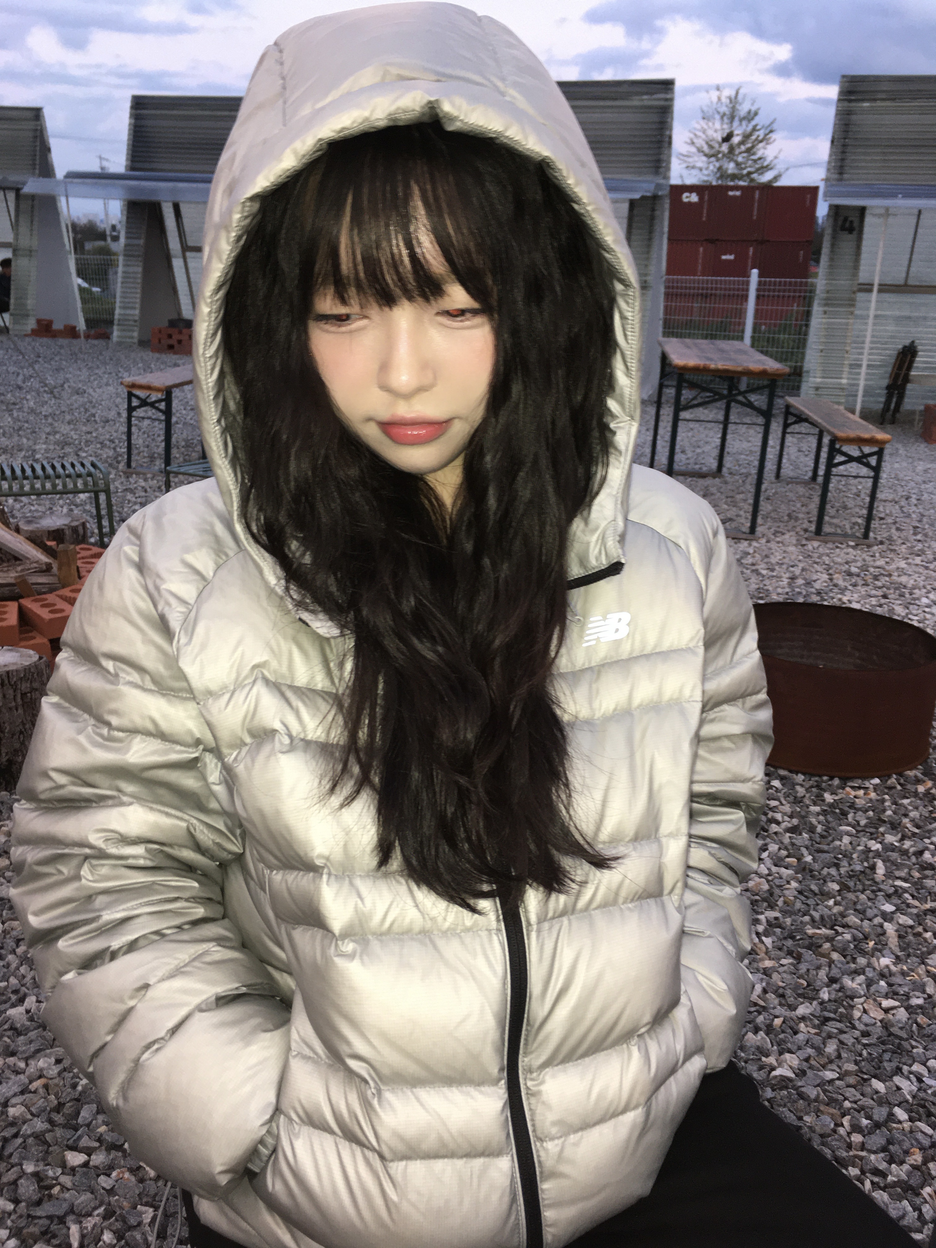 New Balance Flying 77 Superlight Hooded Goose Down Jacket Light Gray 착용 스타일 - 6