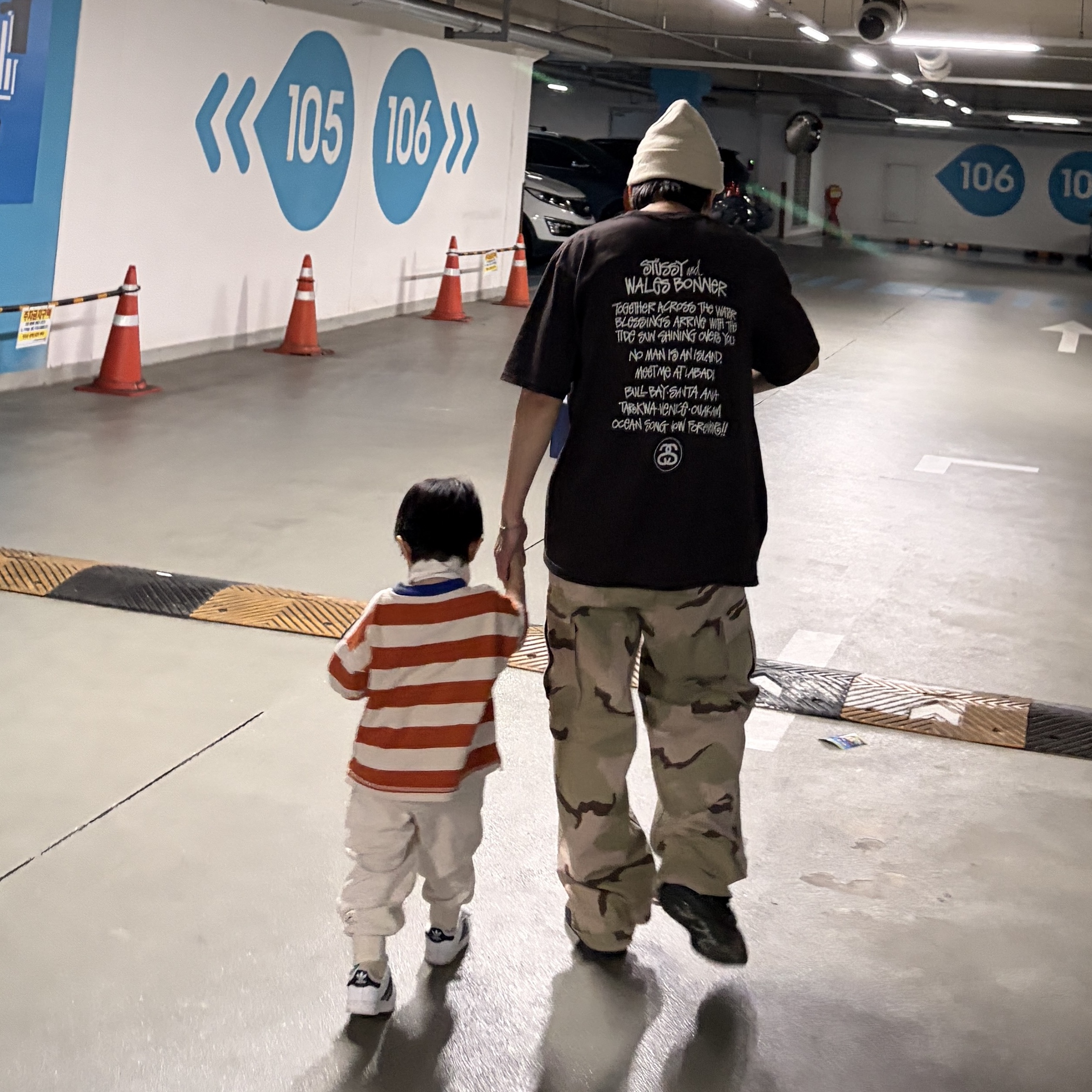 Jordan x Travis Scott Jumpman Jack TR Black and Dark Mocha, Stussy Ripstop Military Cargo Pants Sand Camo 착용 스타일 - 2