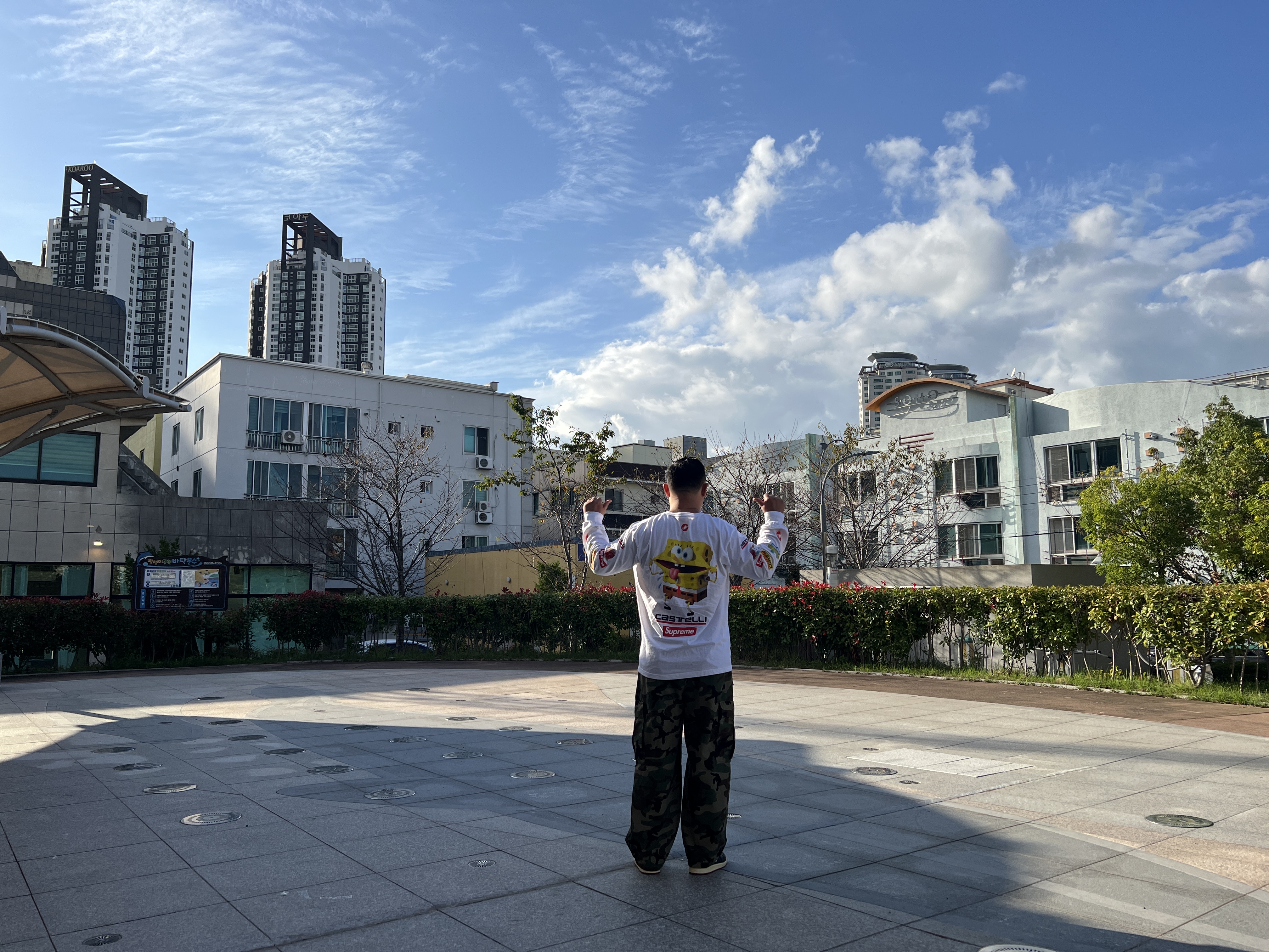 Supreme x SpongeBob SquarePants Castelli Racing L/S T-Shirt White - 25SS, Stussy Cargo Pants Woodland Camo 착용 스타일