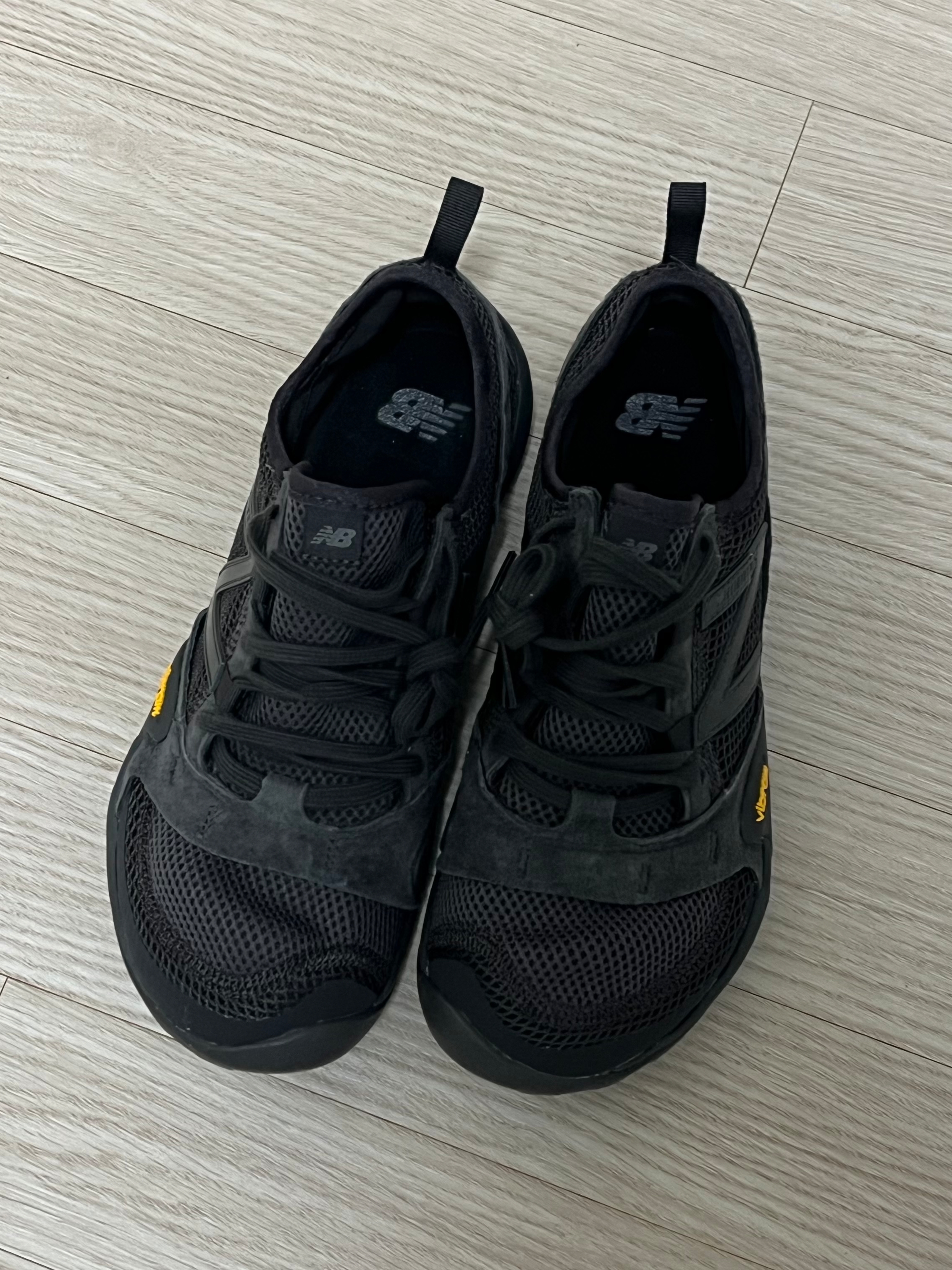 New Balance Minimus MT10O Black Castlerock 착용 스타일