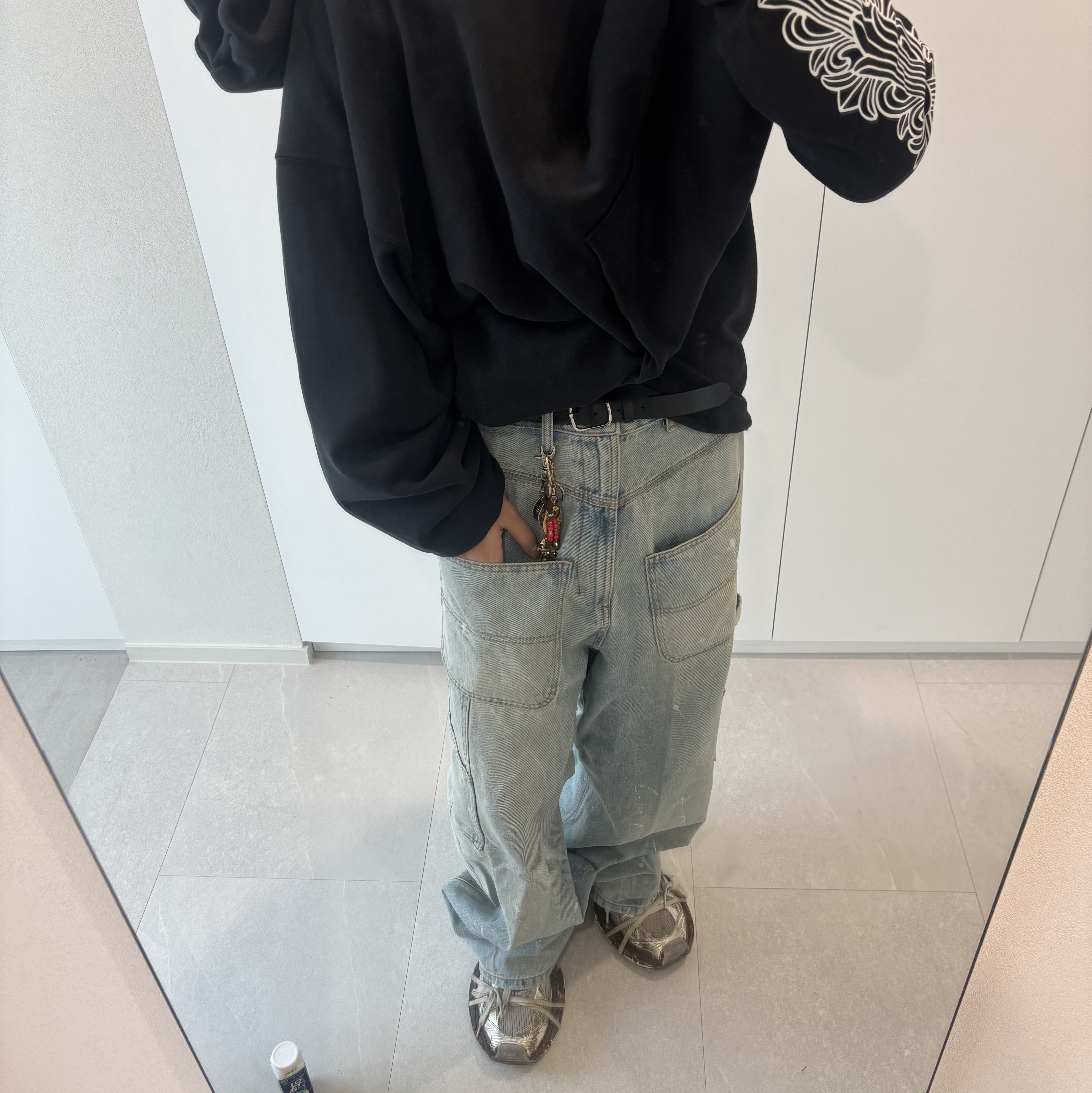 Chrome Hearts Horseshoe Logo Sweatshirt Black, Yeezy Gap Engineered By Balenciaga Dove Hoodie Washed Black 착용 스타일 - 1