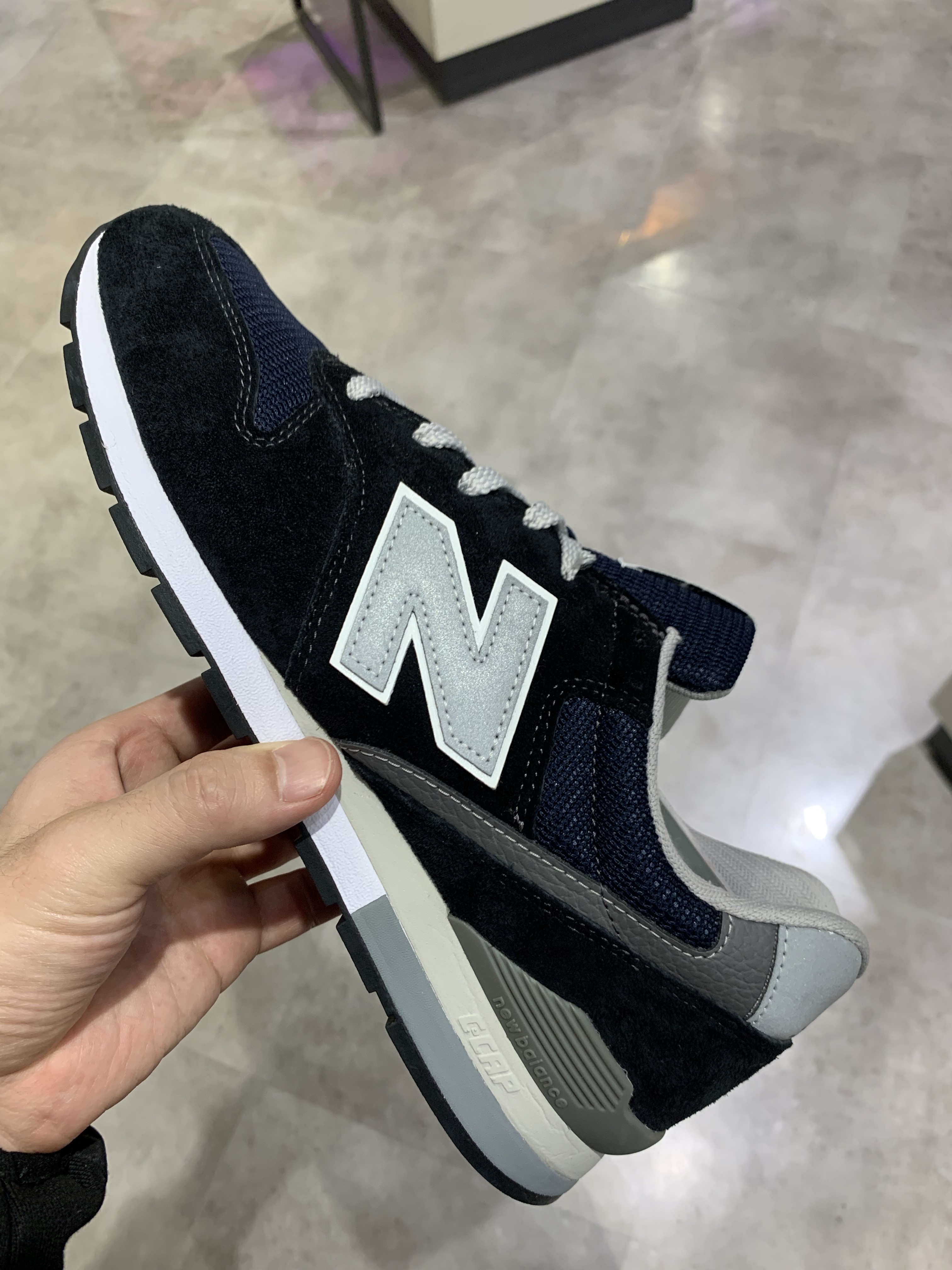 New Balance 996 Navy Silver 착용 스타일