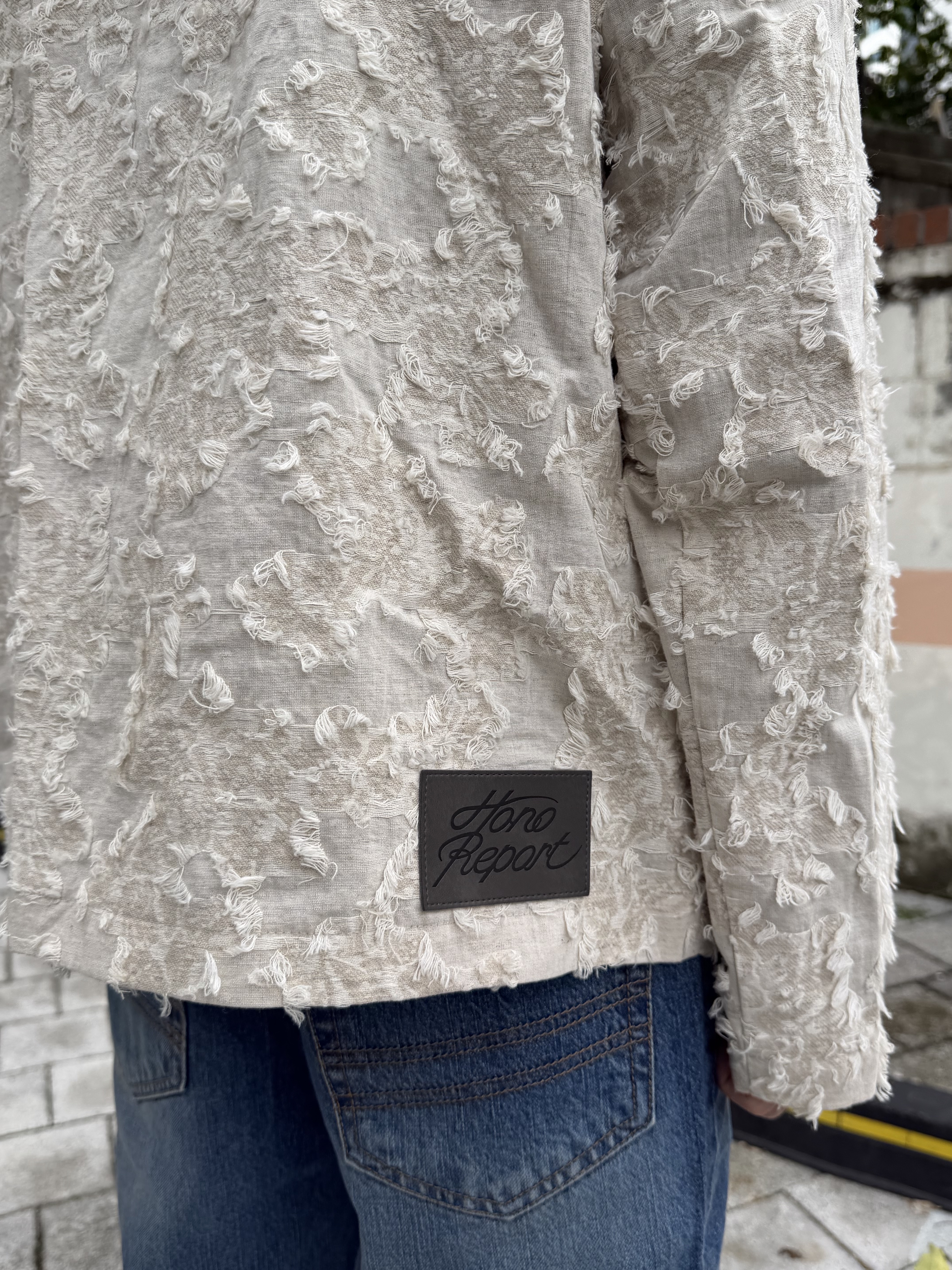 Hono Report Hooded Zip-Up White Sand, Hono Report Bell Bottom Denim Pants Blue 착용 스타일 - 3