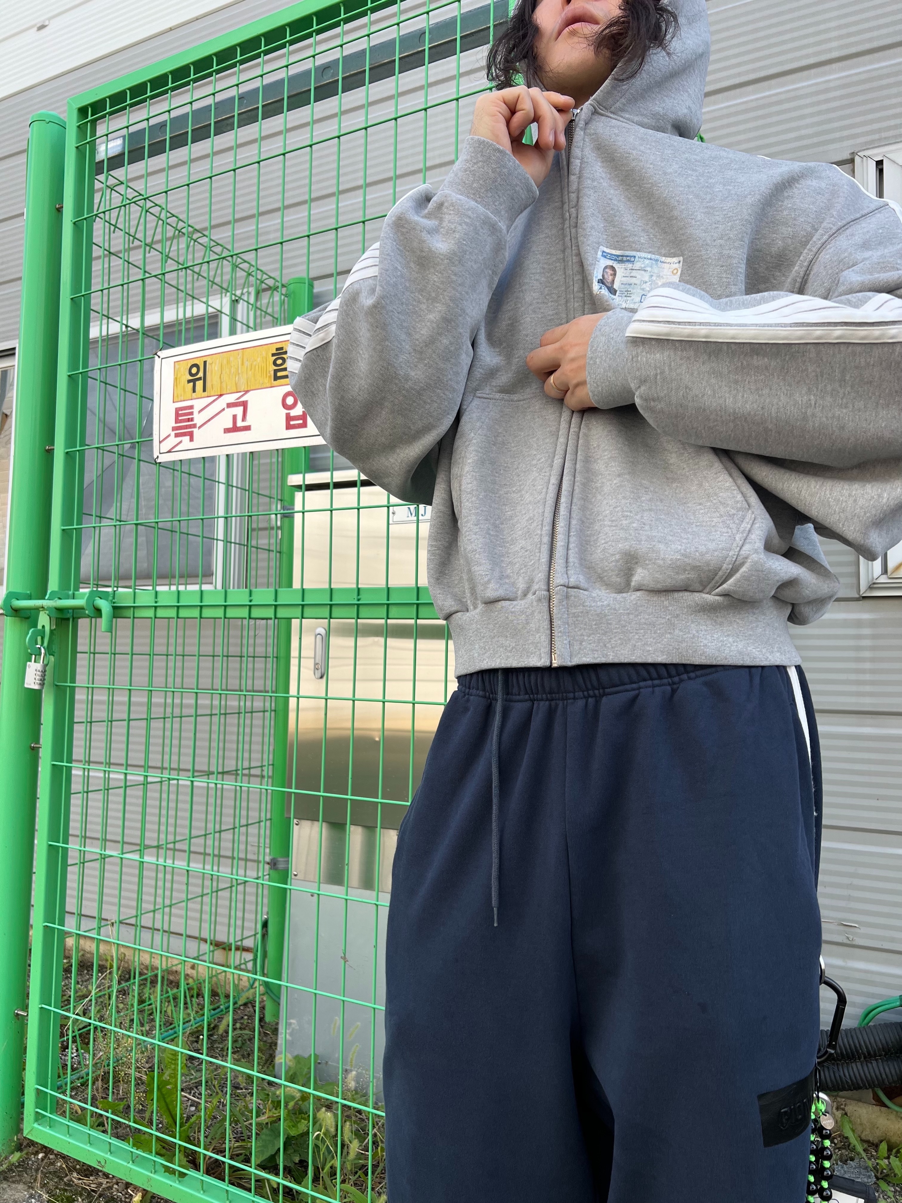 Balenciaga Cargo Sneakers White Grey, Safarispot Basic Safari Keyring Card Wallet Black 착용 스타일 - 8