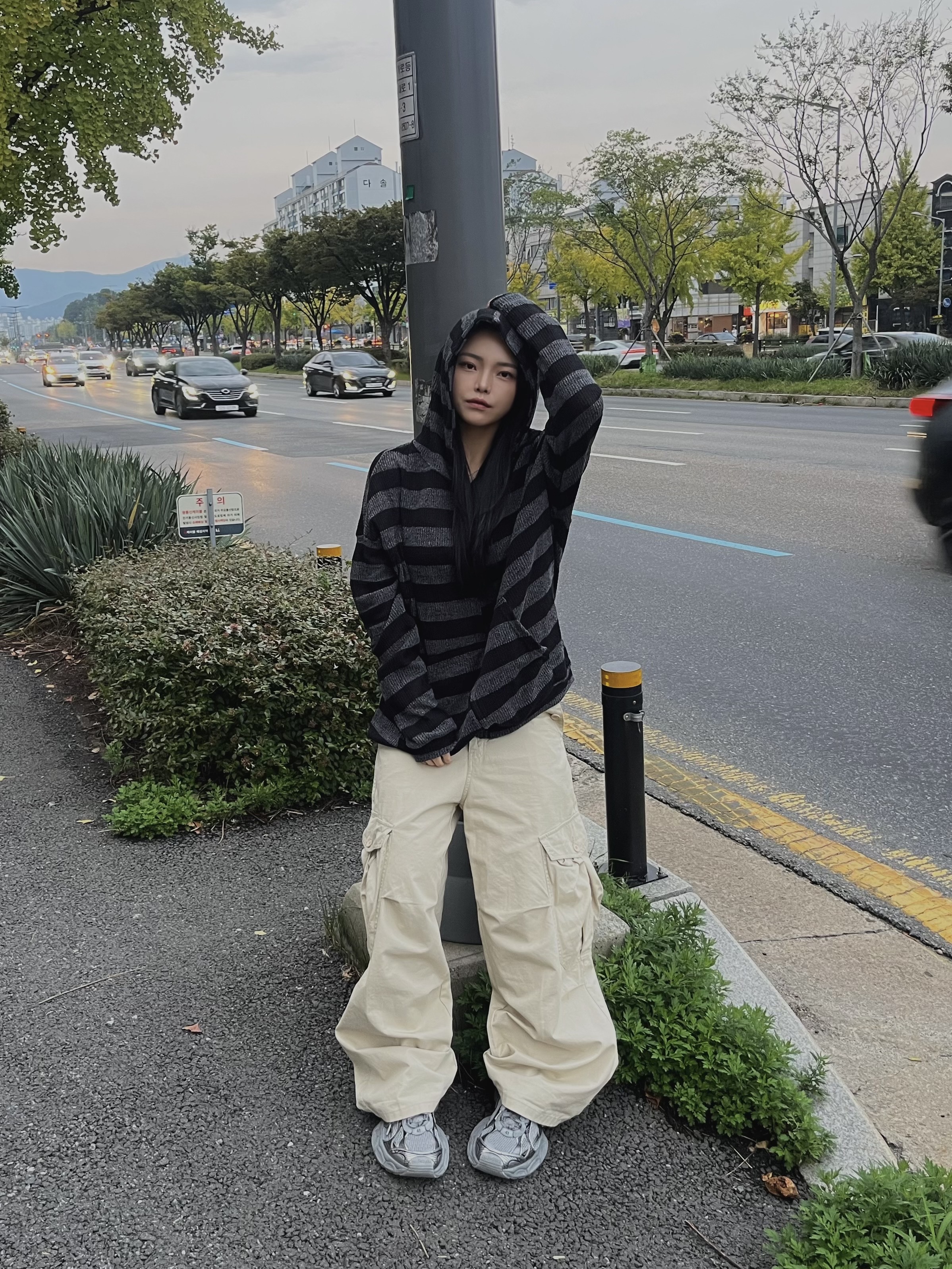 Balenciaga 3XL Sneakers Grey Black 착용 스타일 - 1