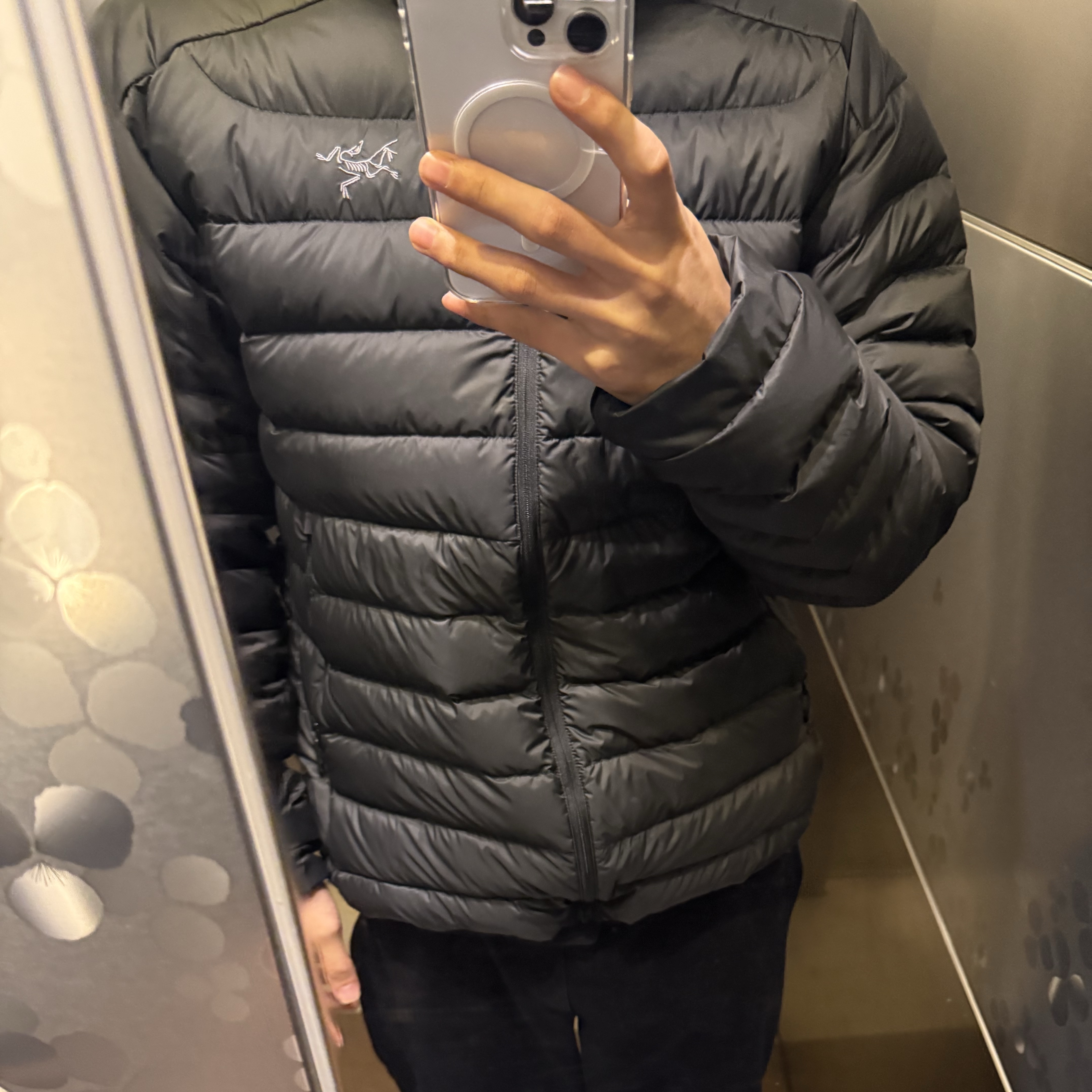 Arc'teryx Cerium Hoody Black 착용 스타일