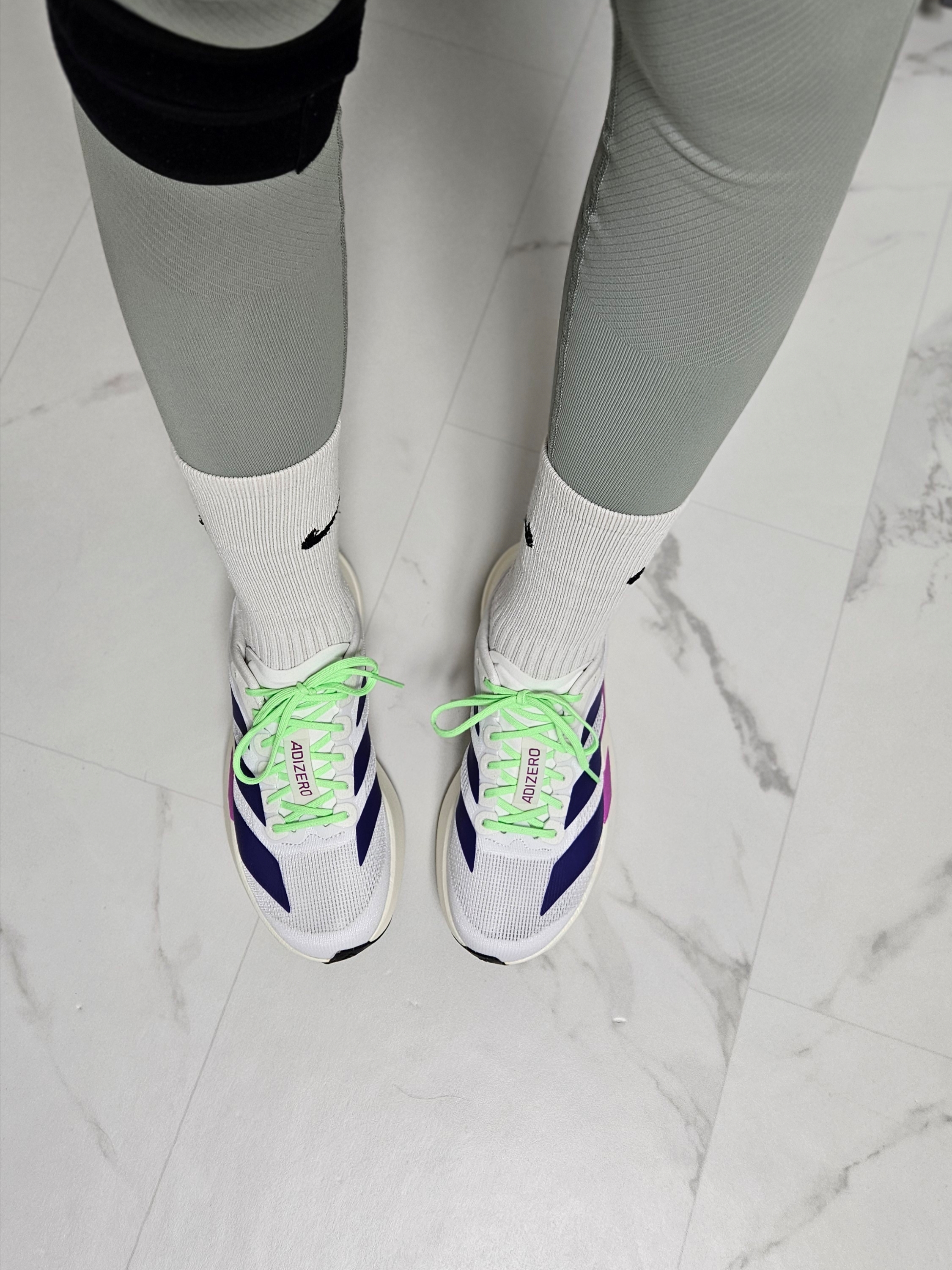 (W) Adidas Adizero EVO SL Cloud White Collegiate Purple 착용 스타일 - 1
