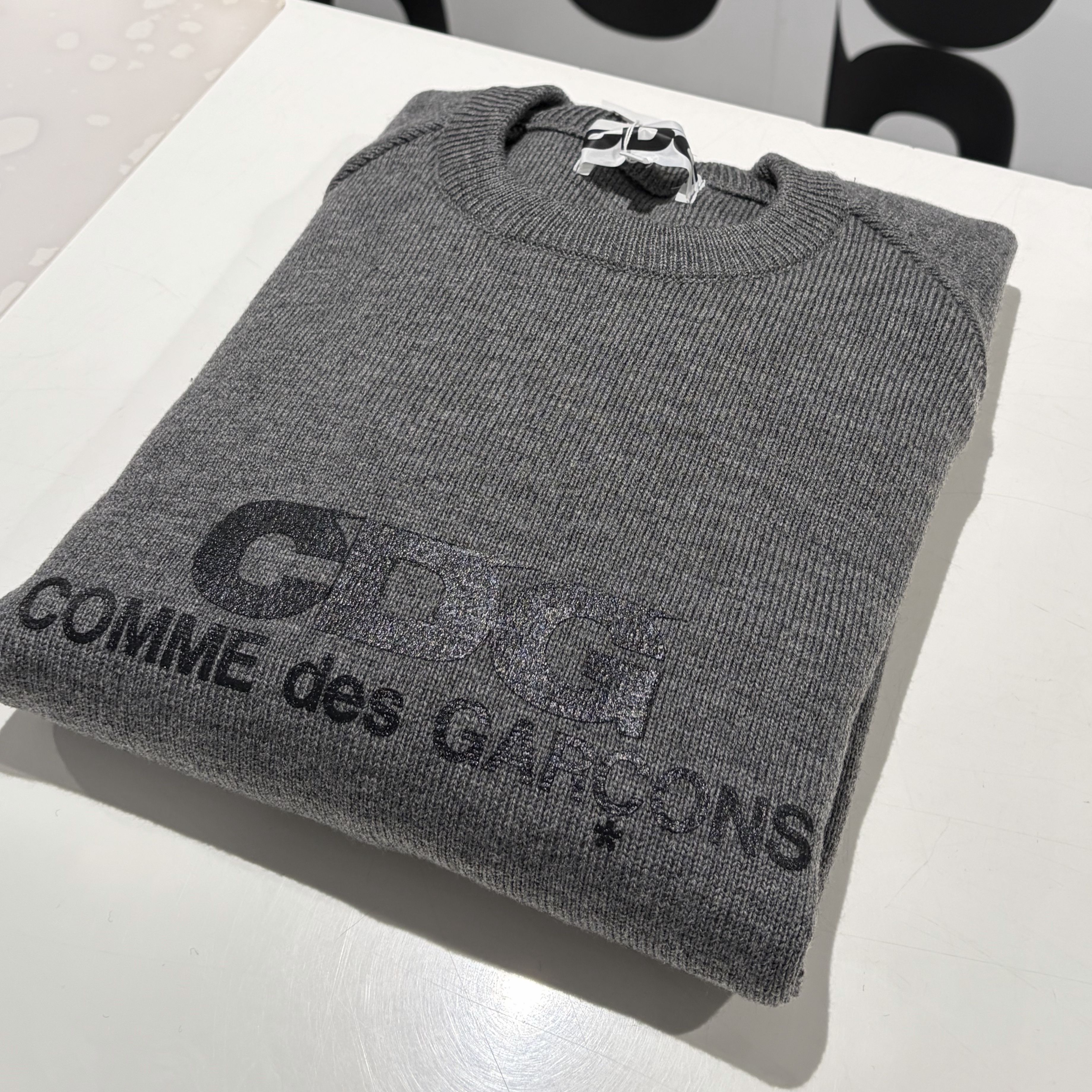 CDG Round Neck School Pullover Grey 착용 스타일