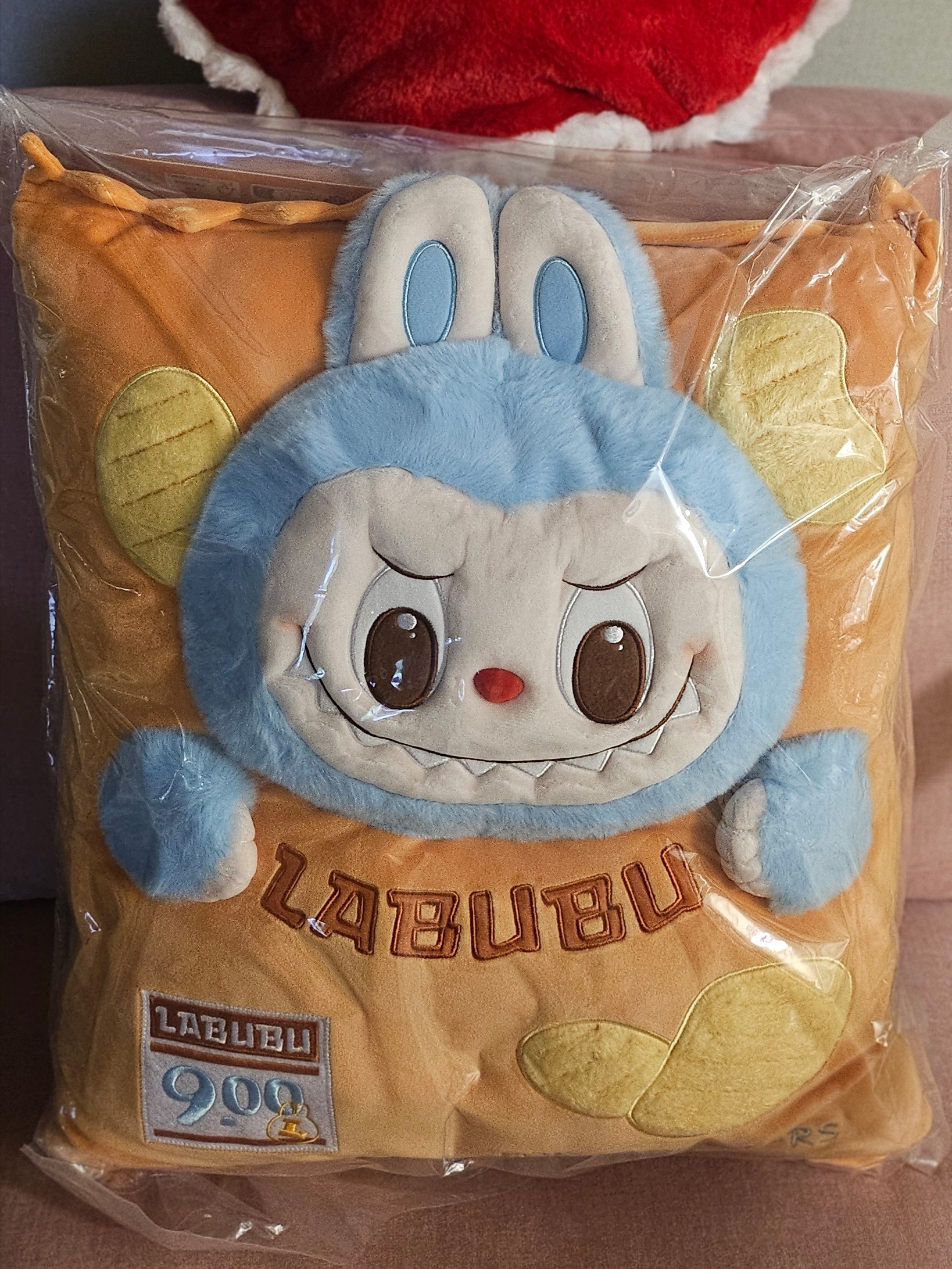 Pop Mart Labubu The Monsters Wacky Mart Series Chips Pillow 착용 스타일