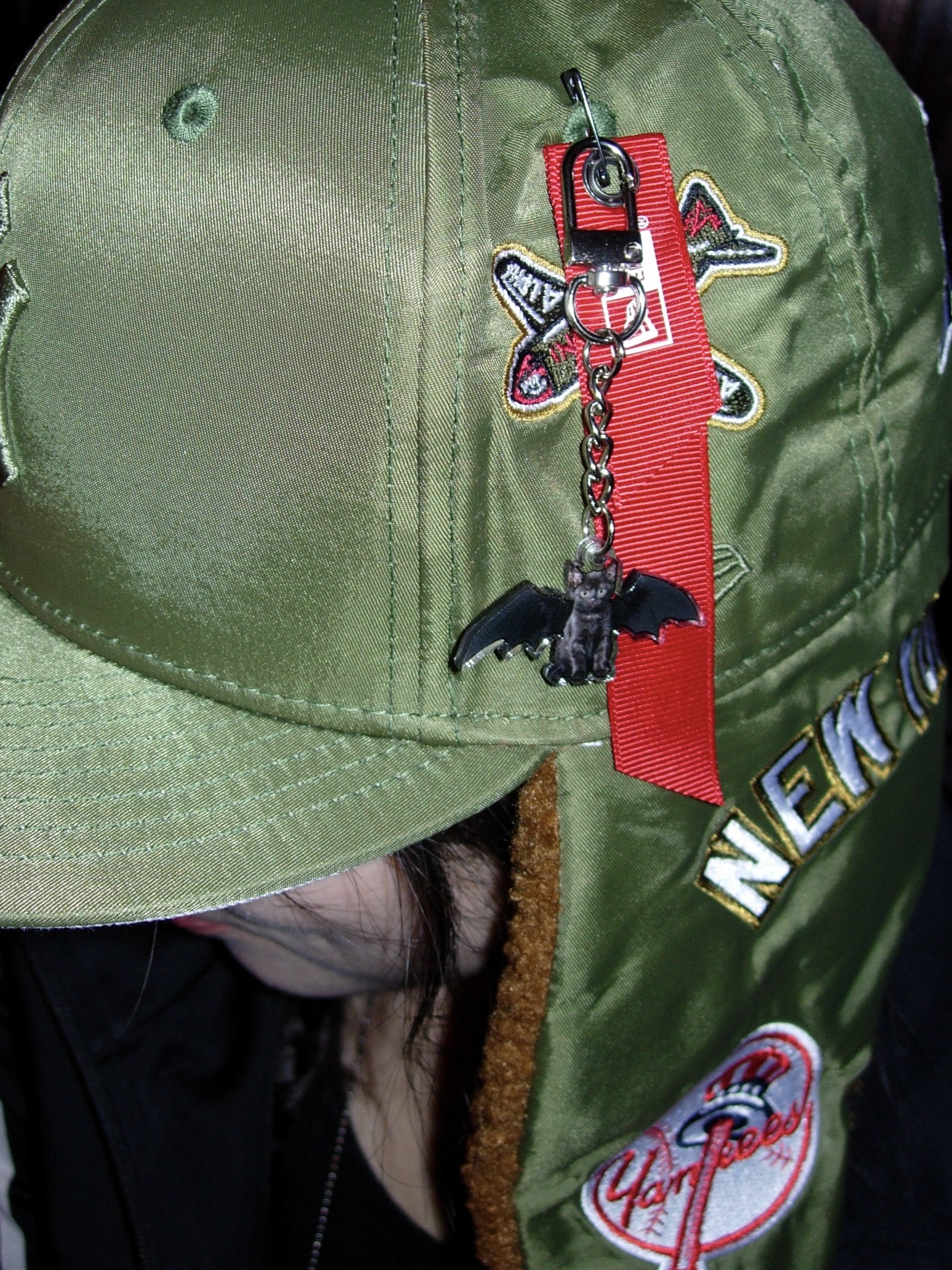 New Era MLB x Alpha Industries New York Yankees 5950 Dogear 59Fifty Fitted Cap Olive Green 착용 스타일 - 8