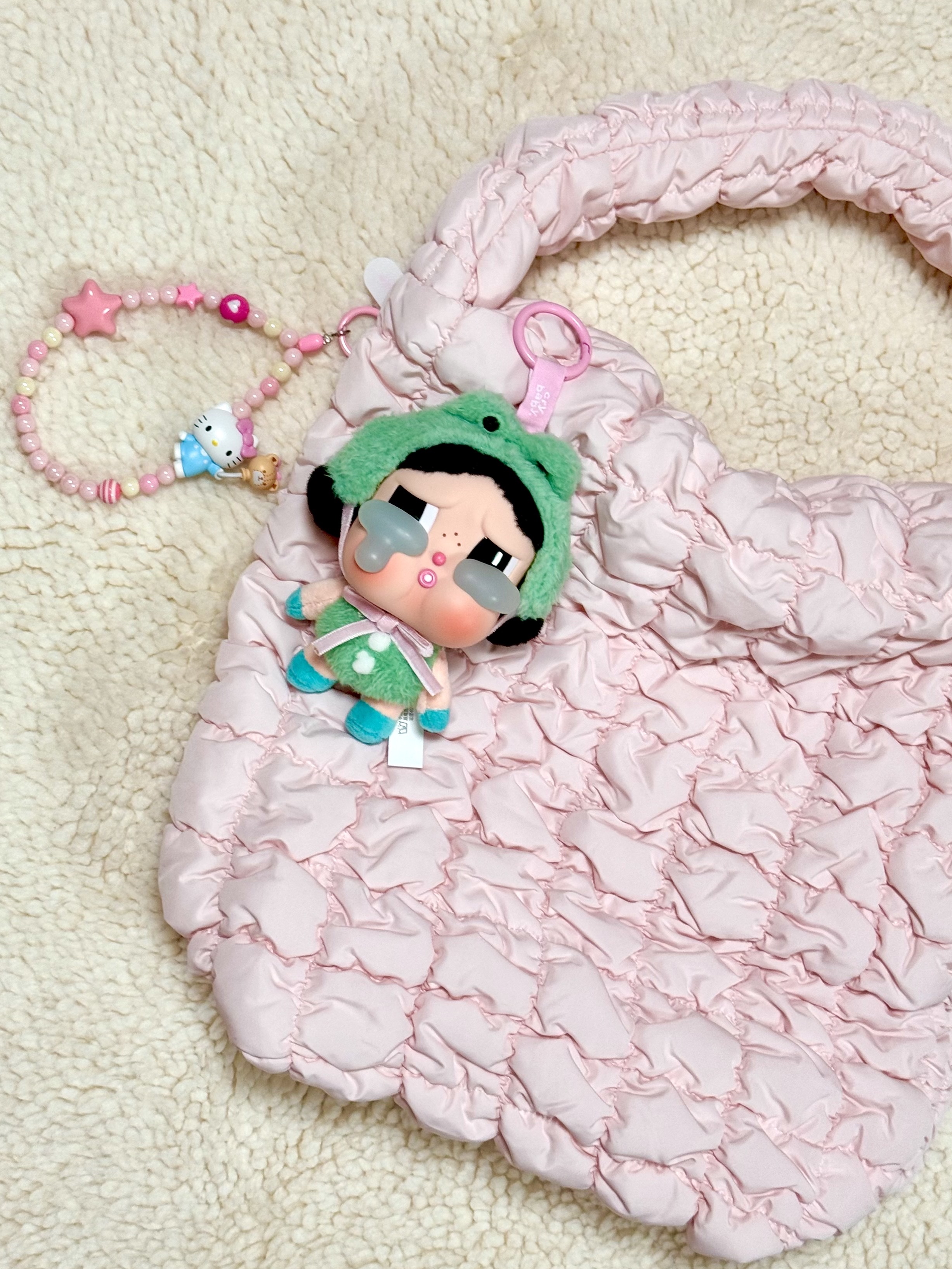 Pop Mart Crybaby Crying Again Series Plush Keyring What A Frog (Opened Case), COS Quilted Mini Tote Bag Light Pink 착용 스타일 - 2