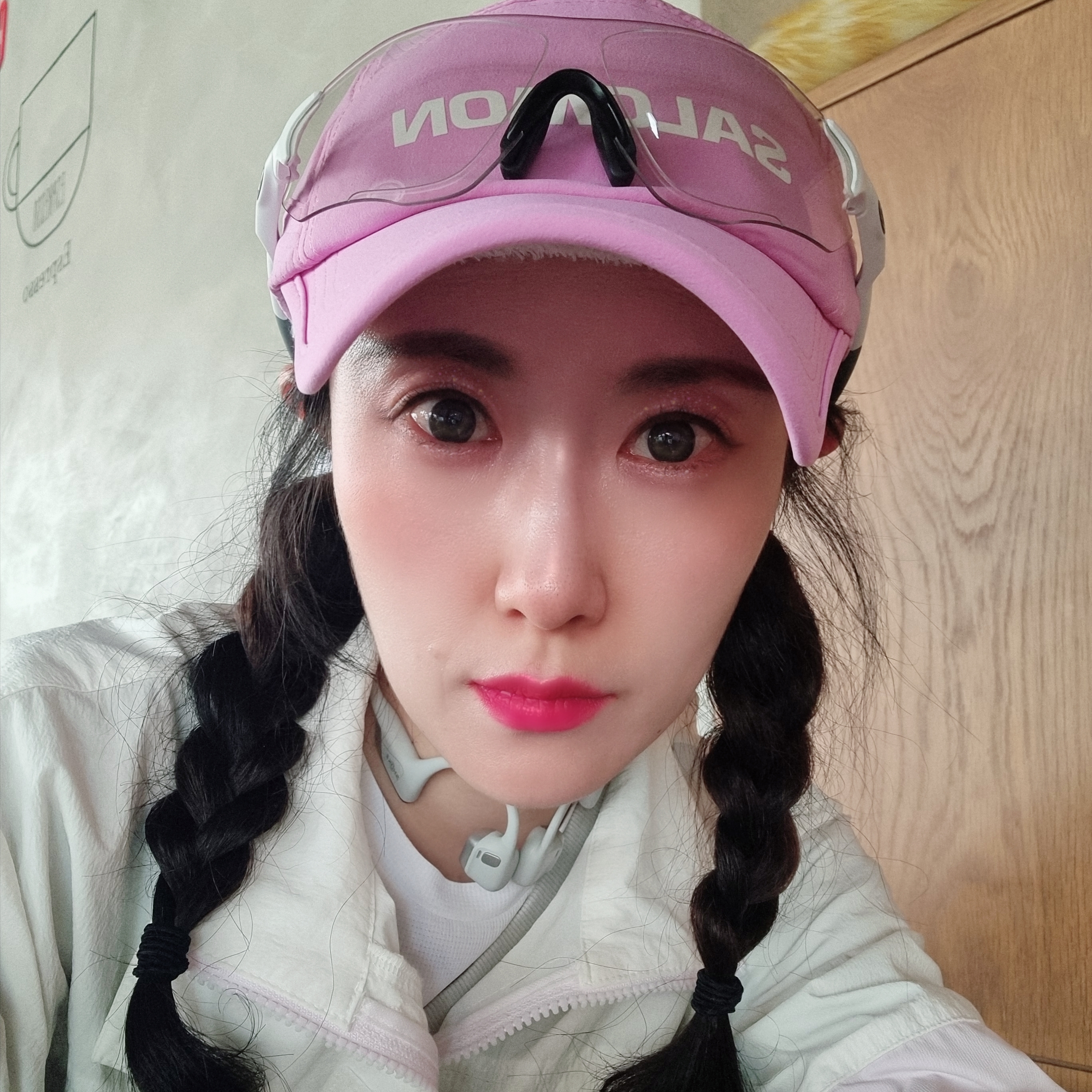 Salomon Sense Aero Cap Light Pink 착용 스타일
