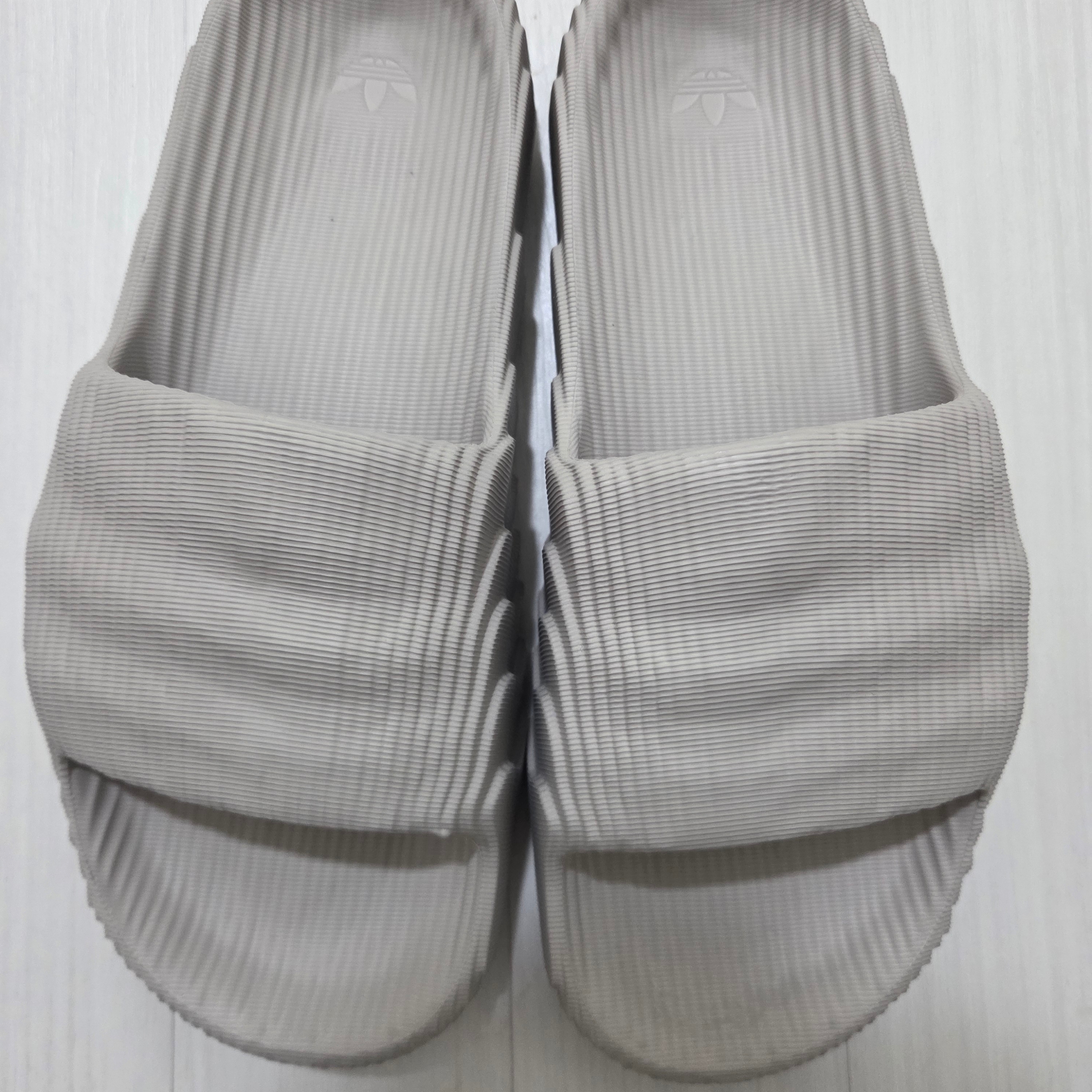 Adidas Adilette 22 Light Brown 착용 스타일