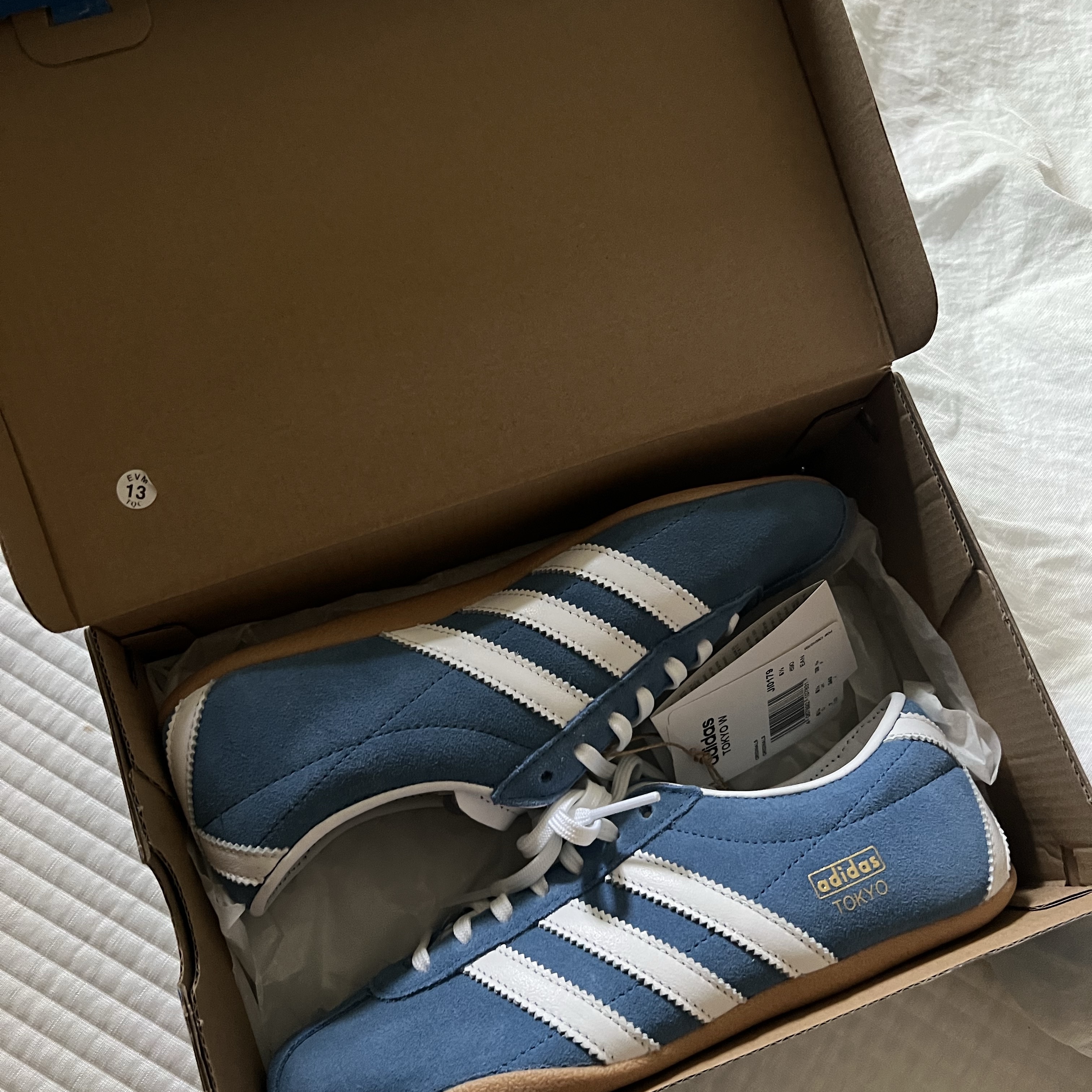 (W) Adidas Tokyo Blue Bird Cloud White 착용 스타일