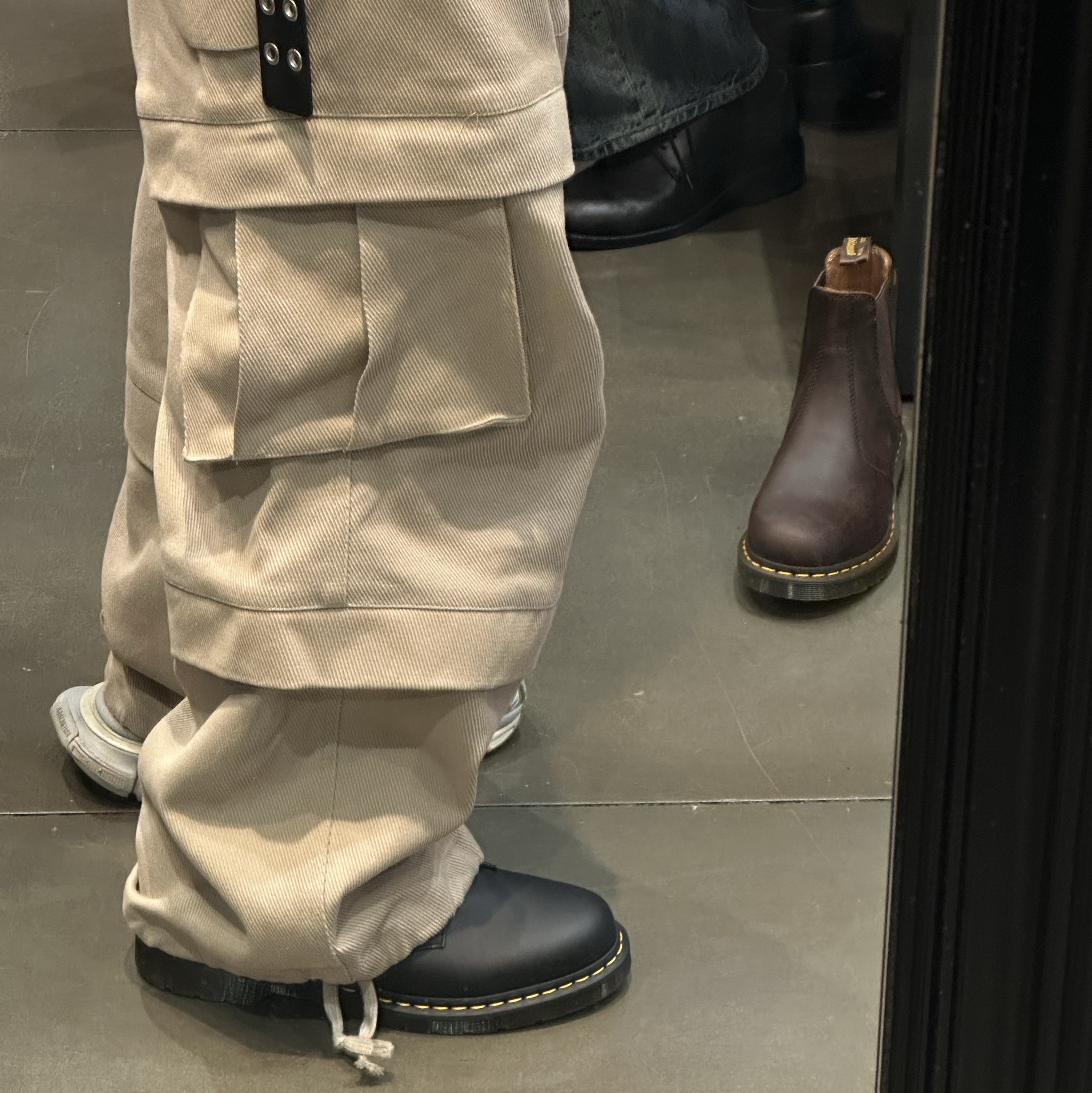 Kamien Crop Trucker Jacket Oasis Blue, Kamien Titan Baggy Pants Beige 착용 스타일 - 2