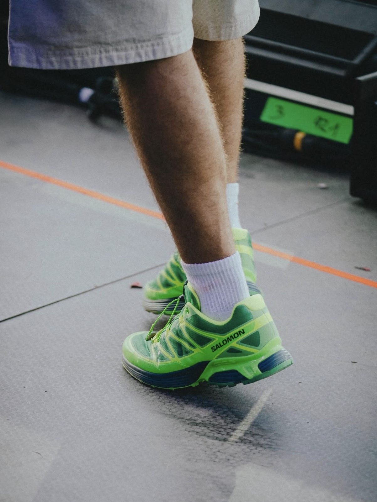 Salomon x Feid XT-Pathway 2 Bright Green Green Gecko 착용 스타일 - 3