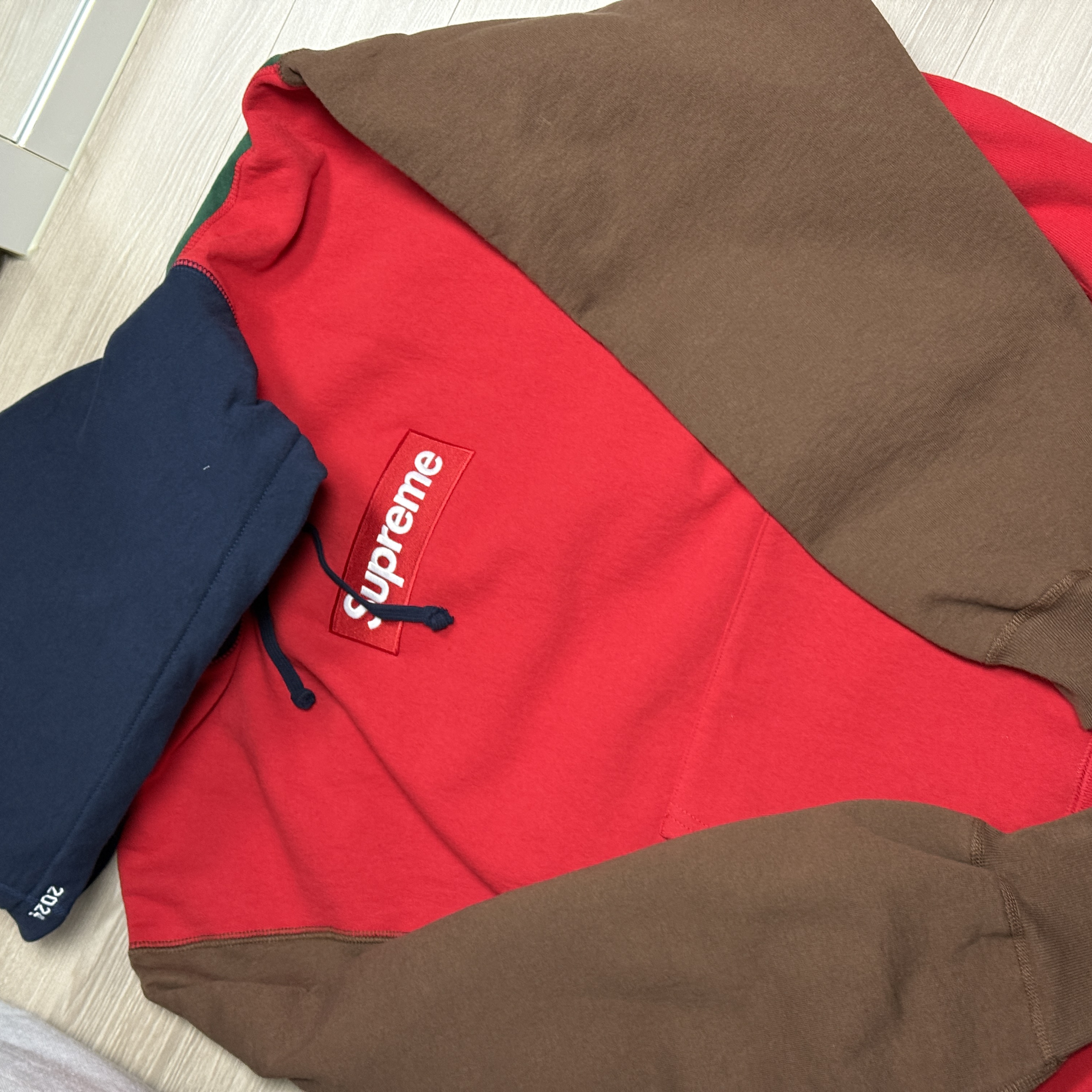 Supreme Box Logo Hooded Sweatshirt Multicolor - 24FW 착용 스타일 - 2
