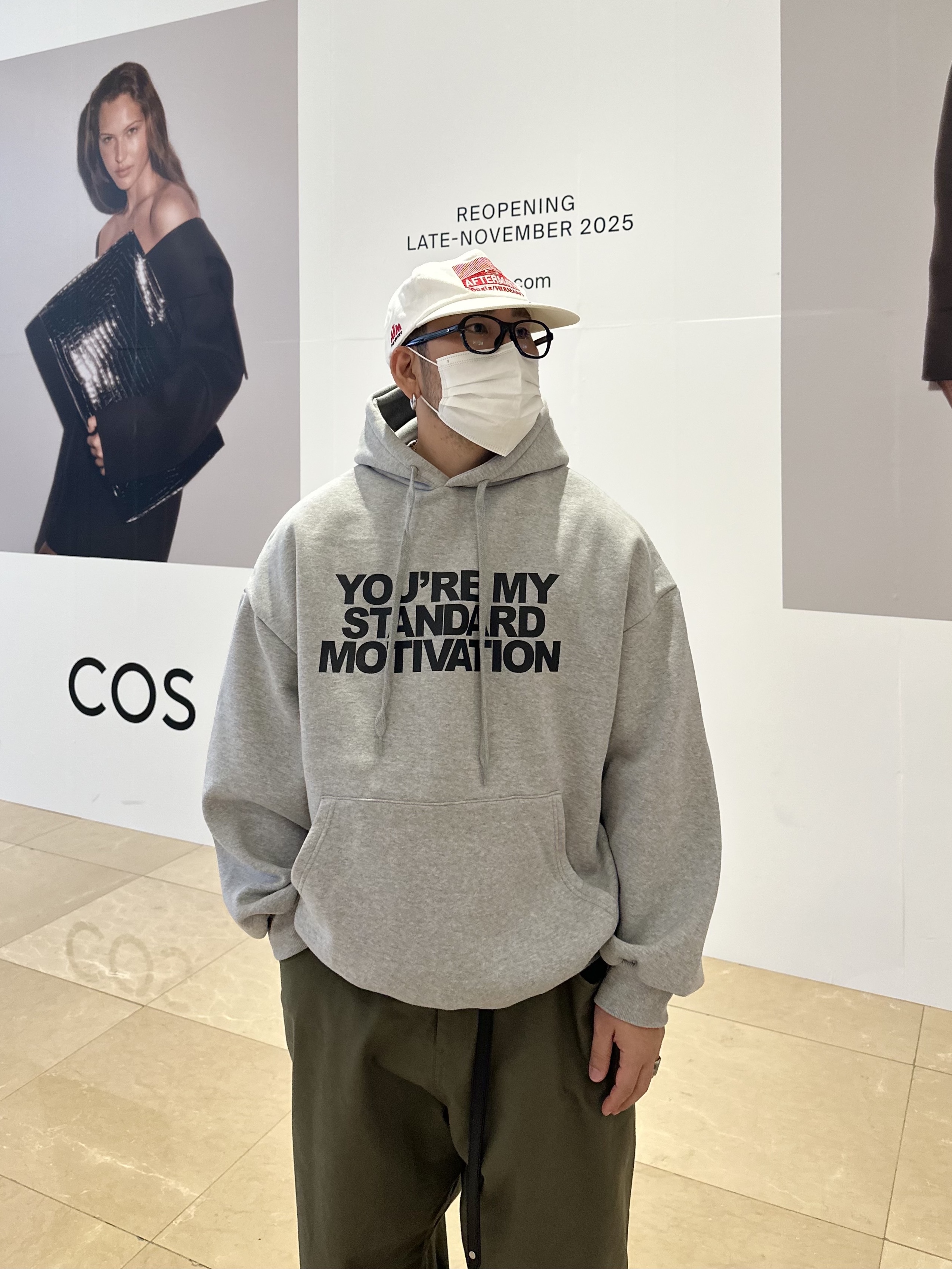 STU X MIZUNO Tuck Pants Khaki, Maison Mihara Yasuhiro Blakey VL OG Sole Canvas Low-top Sneakers White 착용 스타일 - 2