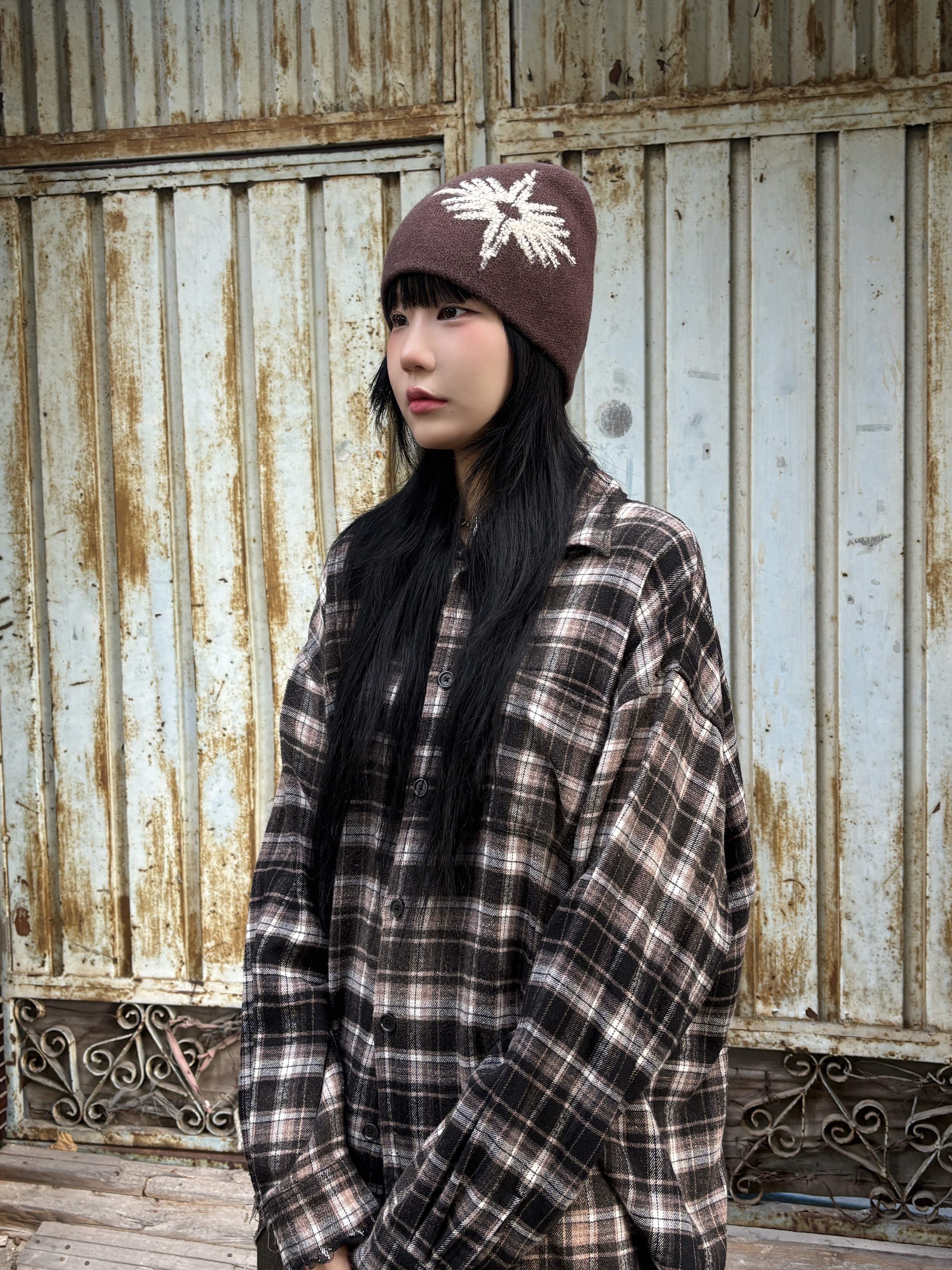 DEFGARMENTS Fire Work Beanie Brown 착용 스타일 - 5