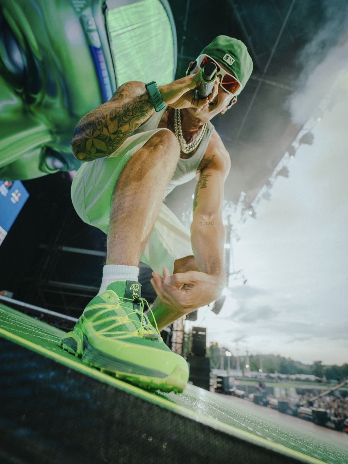 Salomon x Feid XT-Pathway 2 Bright Green Green Gecko 착용 스타일 - 2