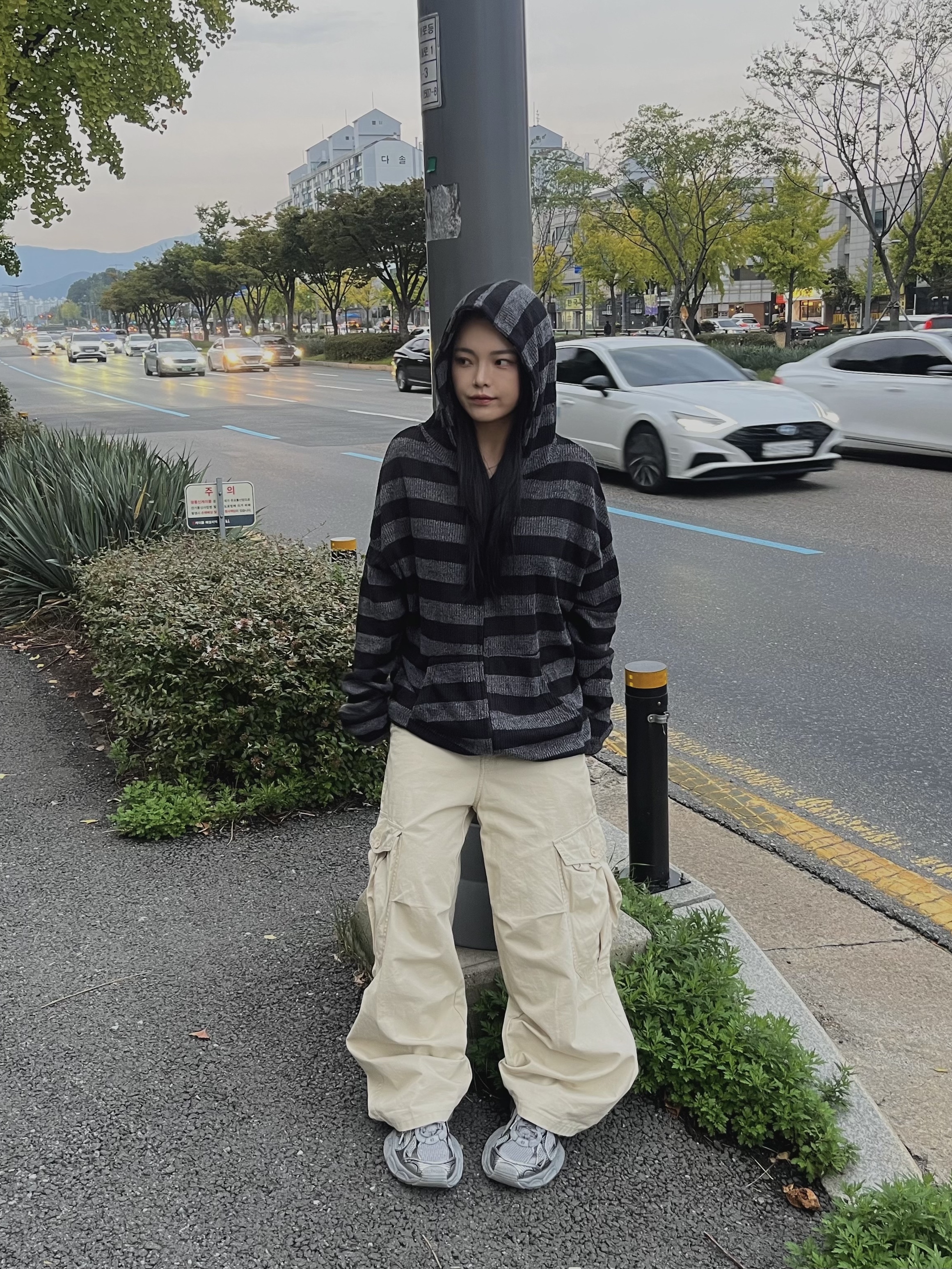 Balenciaga 3XL Sneakers Grey Black 착용 스타일 - 3