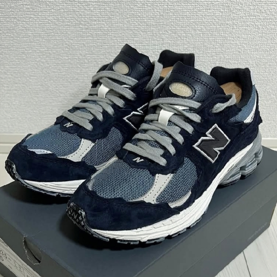 New Balance 2002R Protection Pack Dark Navy 착용 스타일