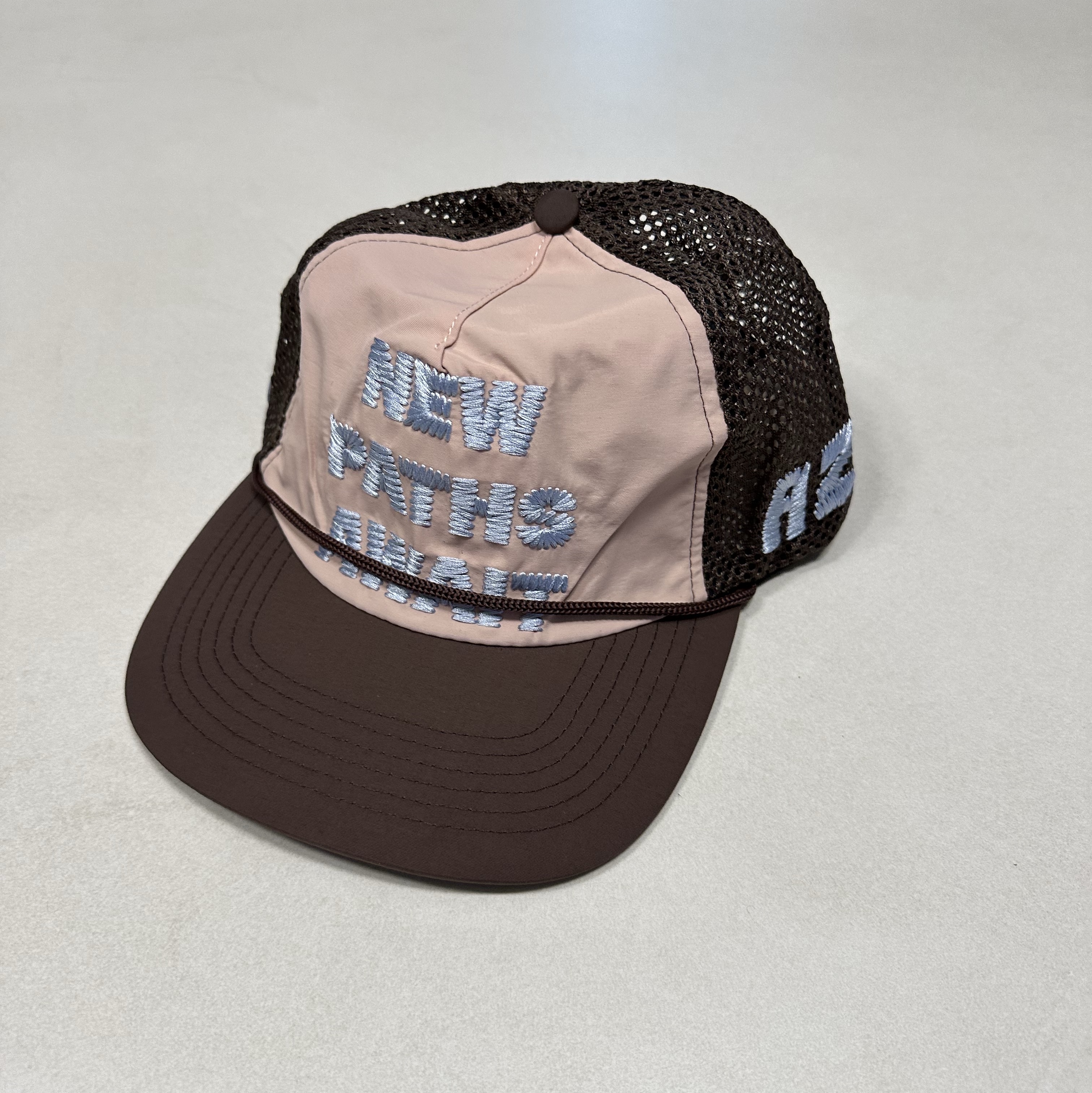 Alex Zono x Woodz New Paths Await Trucker Hat Beige 착용 스타일