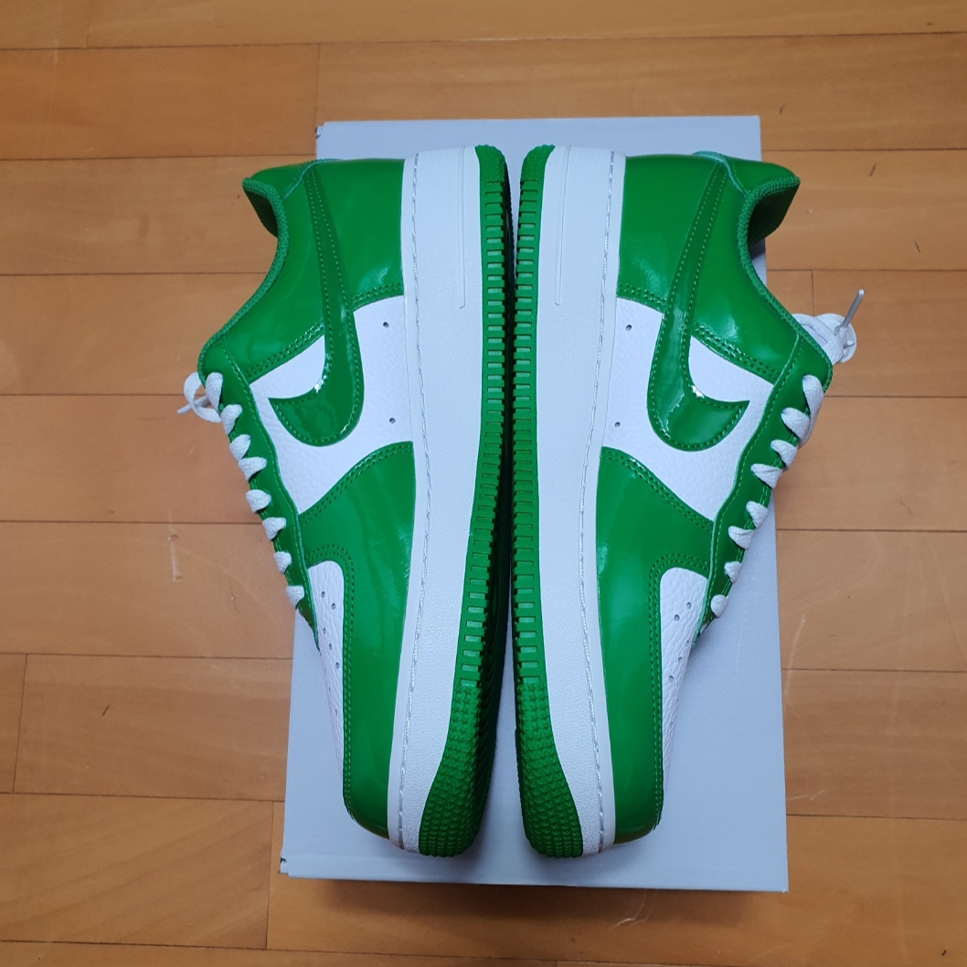 (W) Nike Air Force 1 '07 Kelly Green White 착용 스타일