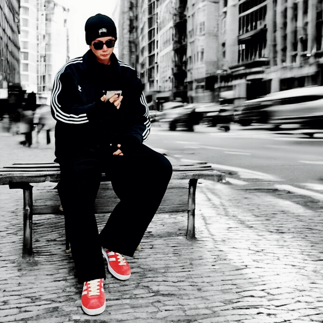 Adidas Gazelle Preloved Red Off White, Adidas Adicolor Polar Fleece Shirt Black - KR Sizing 착용 스타일