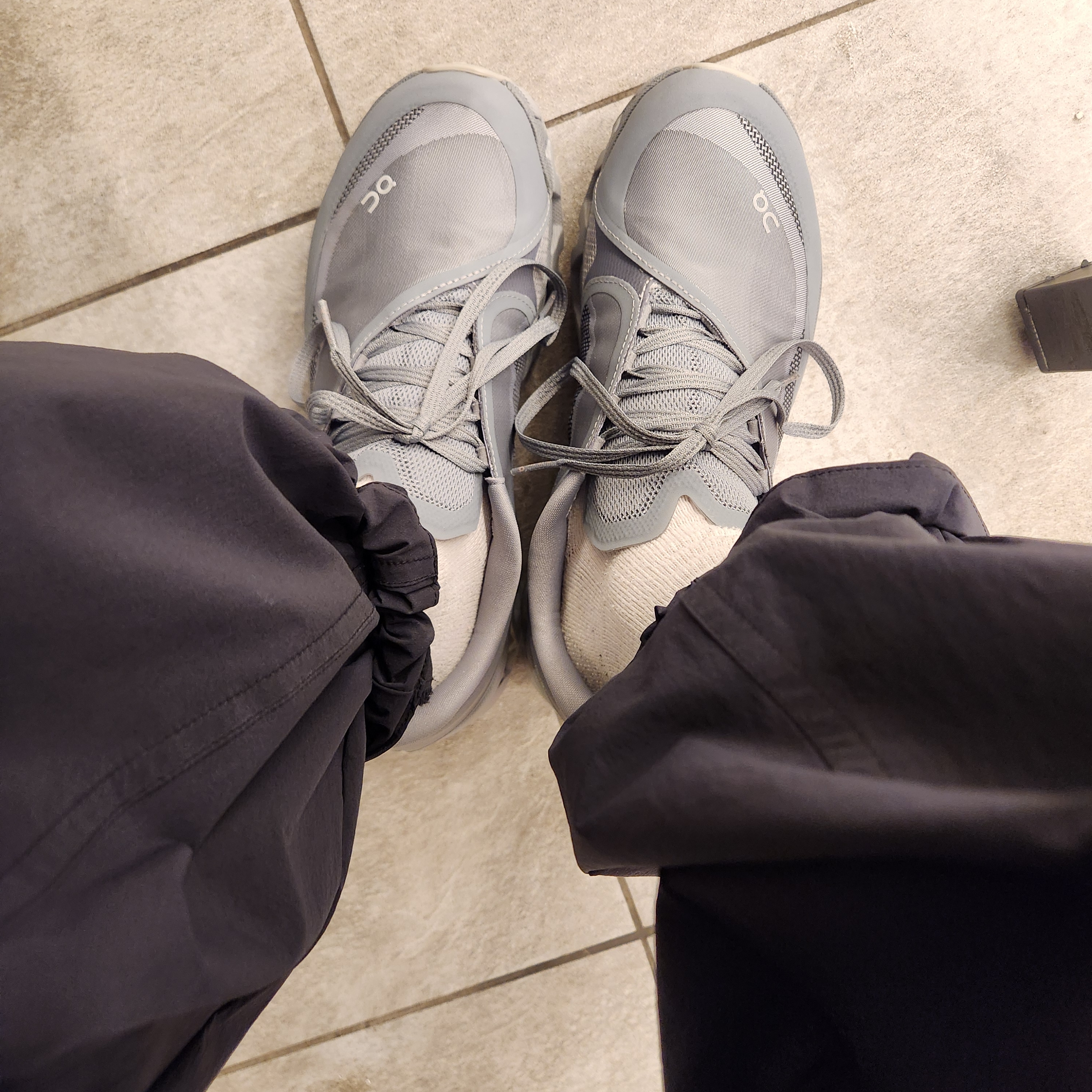On Running x Post Archive Faction (Paf) Cloudmonster Hyper Phantom Apollo, Salomon XA Pro 3D Alloy Silver 착용 스타일 - 2