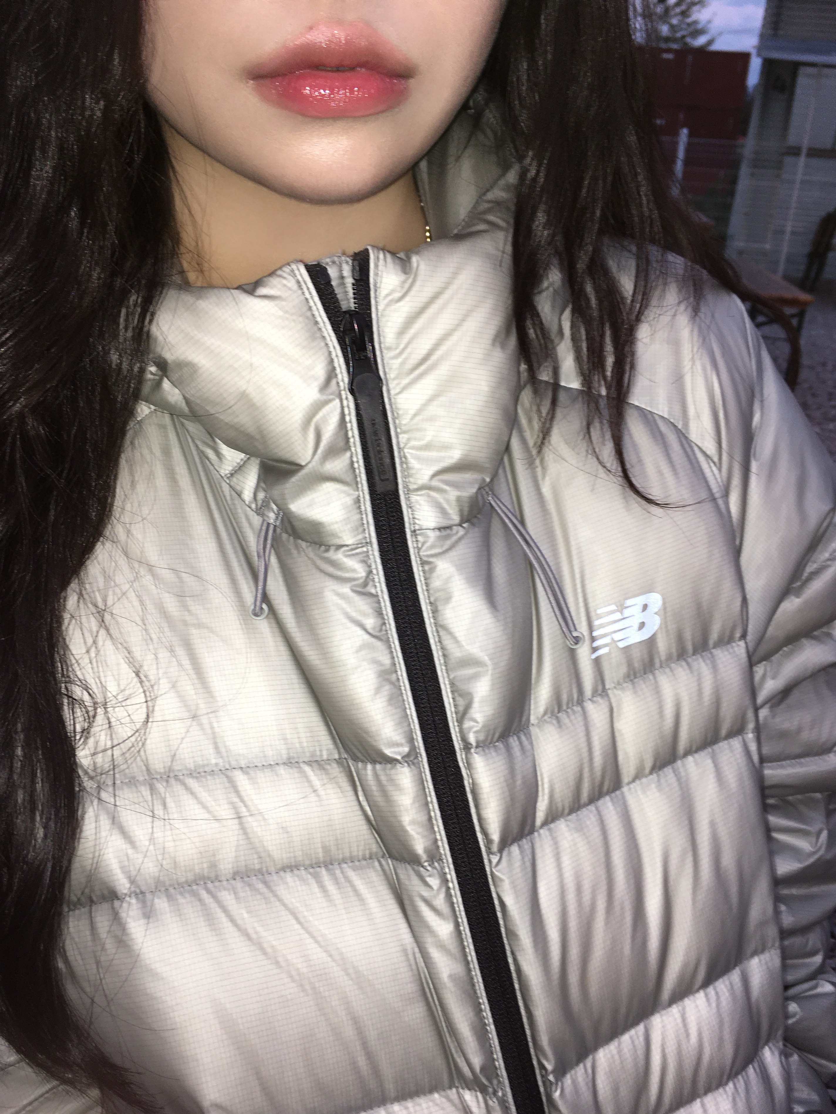 New Balance Flying 77 Superlight Hooded Goose Down Jacket Light Gray 착용 스타일 - 5