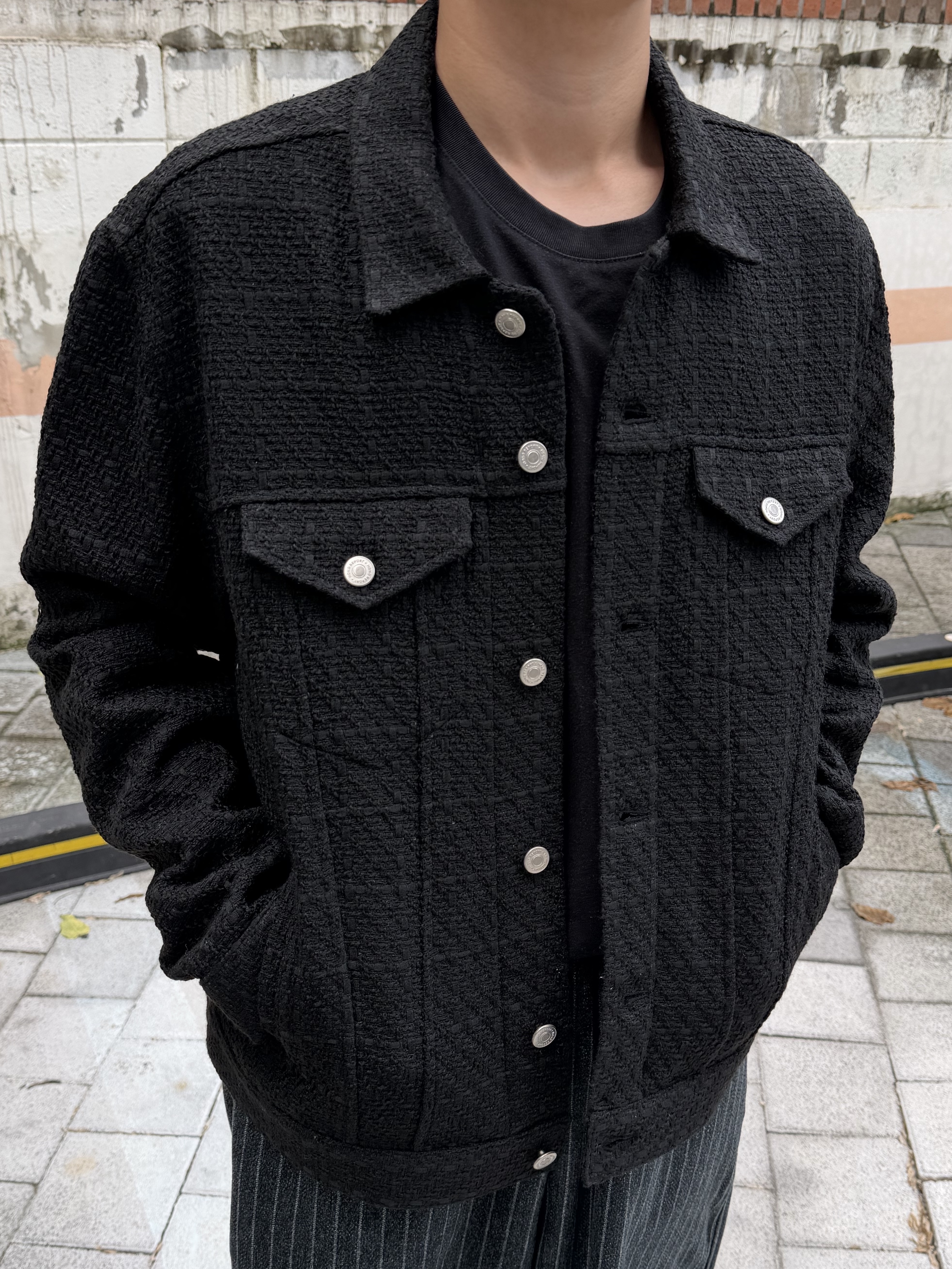 Hono Report Trucker Jacket Black Tweed, Hono Report Easy Big Pants Black Stripe 착용 스타일 - 1