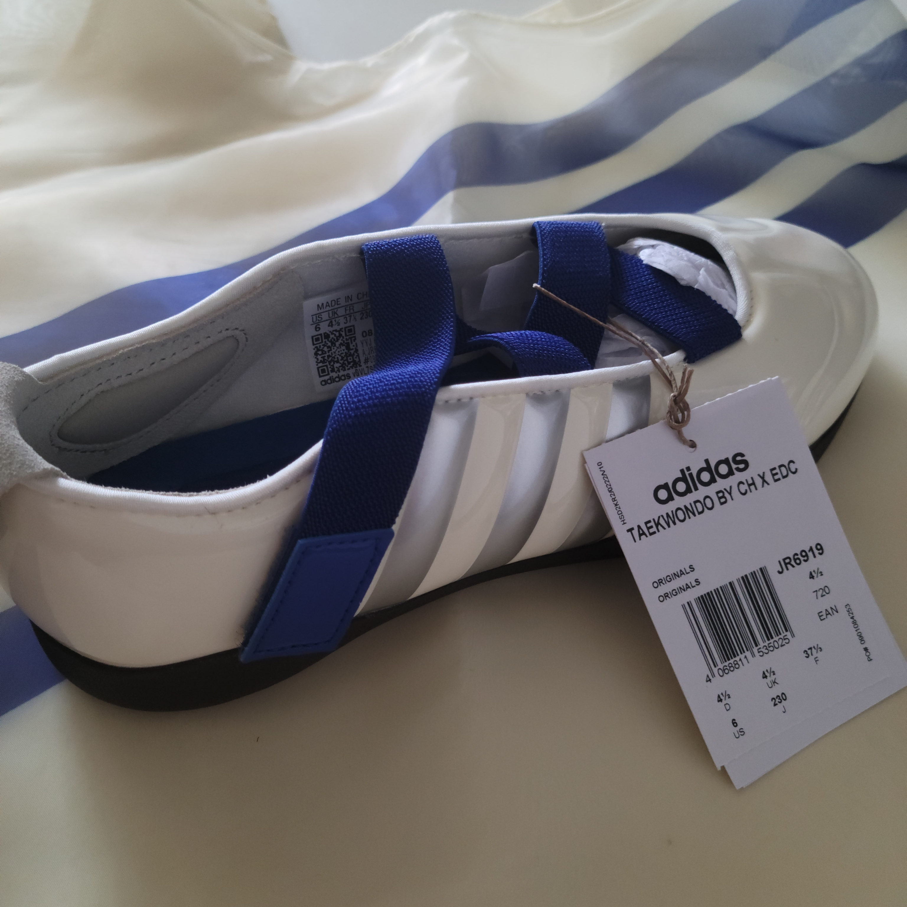 (W) Adidas x Caroline Hu Clot Taekwondo Off White Silver Metallic 착용 스타일