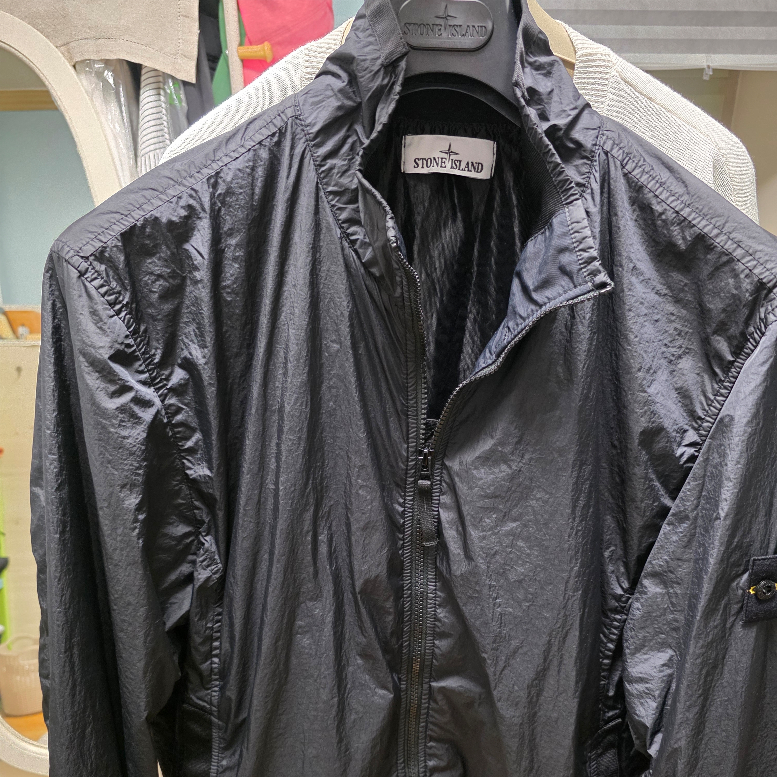 Stone Island 4100037 Crinkle Reps R-NY Wind Resistant Jacket Black - 25SS 착용 스타일