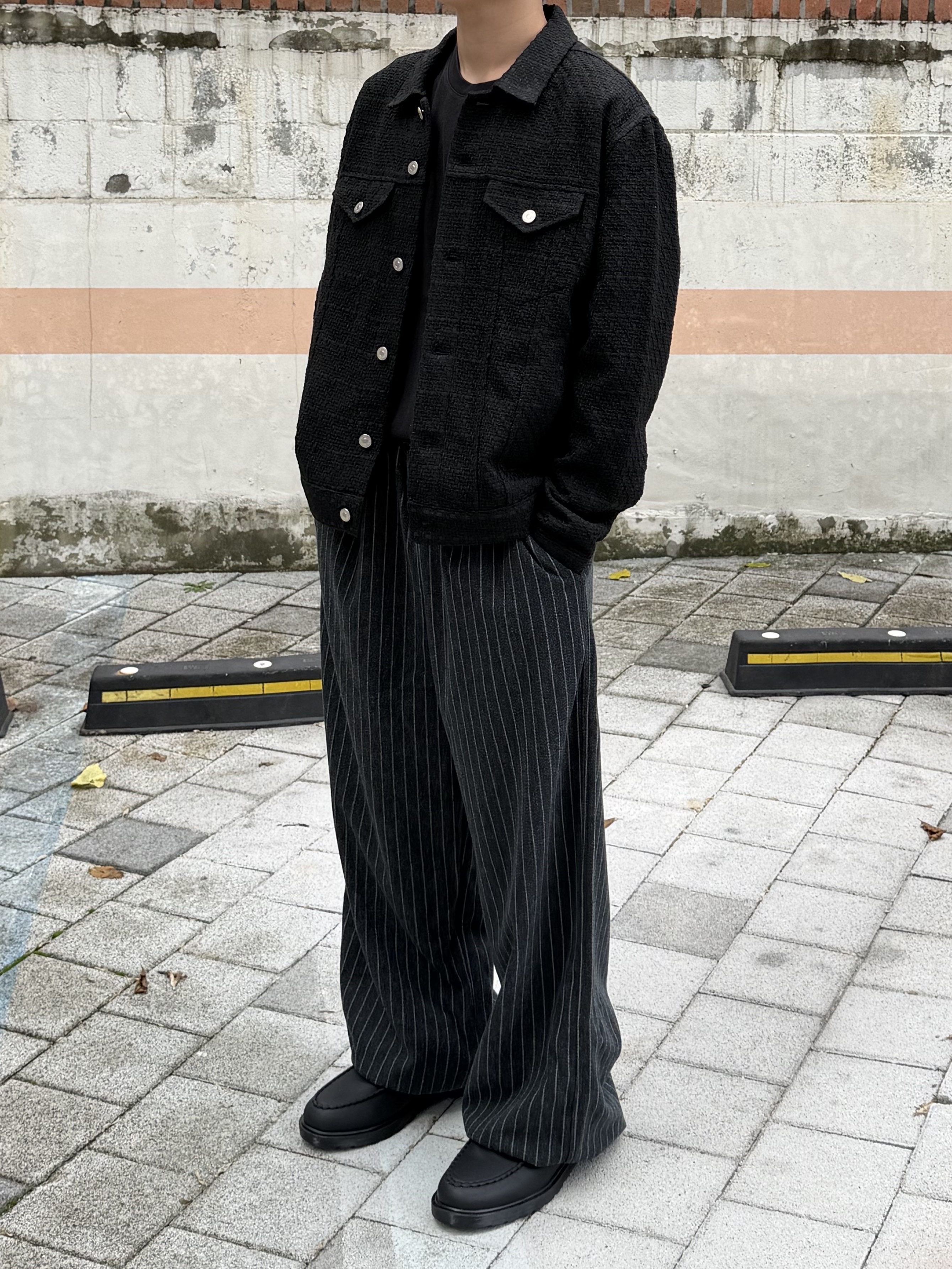 Hono Report Trucker Jacket Black Tweed, Hono Report Easy Big Pants Black Stripe 착용 스타일 - 2