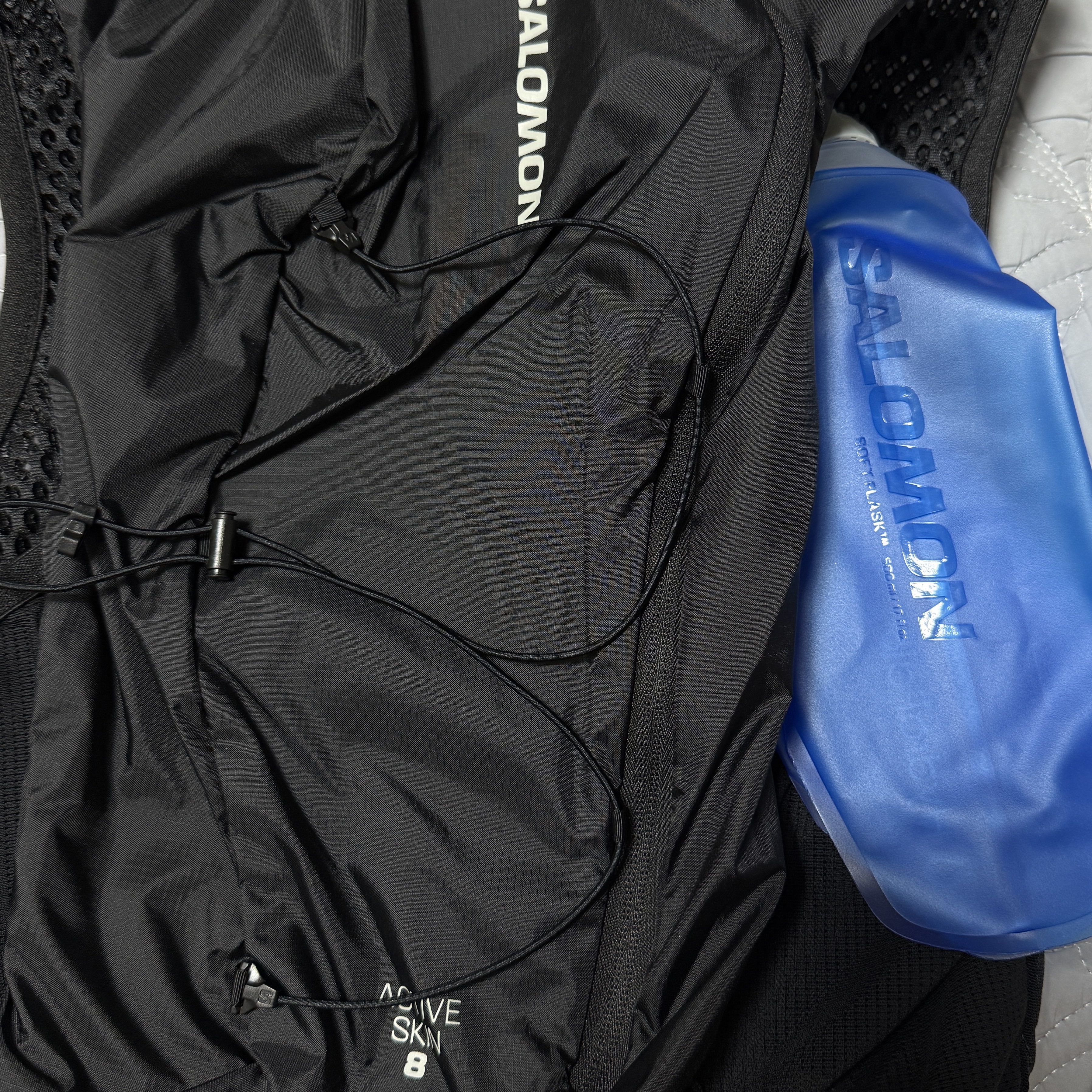 Salomon Active Skin 8 Set Black Metal 착용 스타일