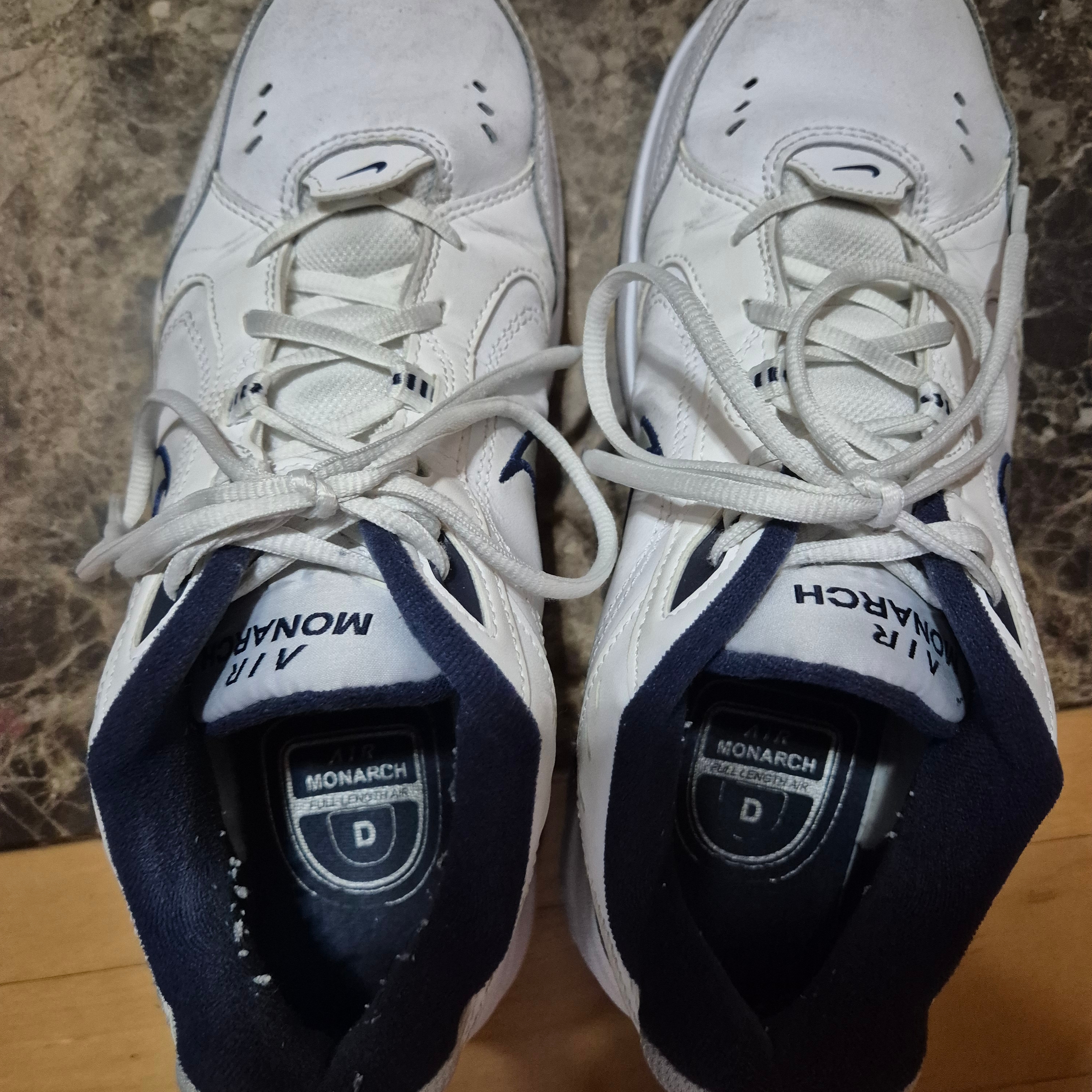 Nike Air Monarch IV White Navy 착용 스타일