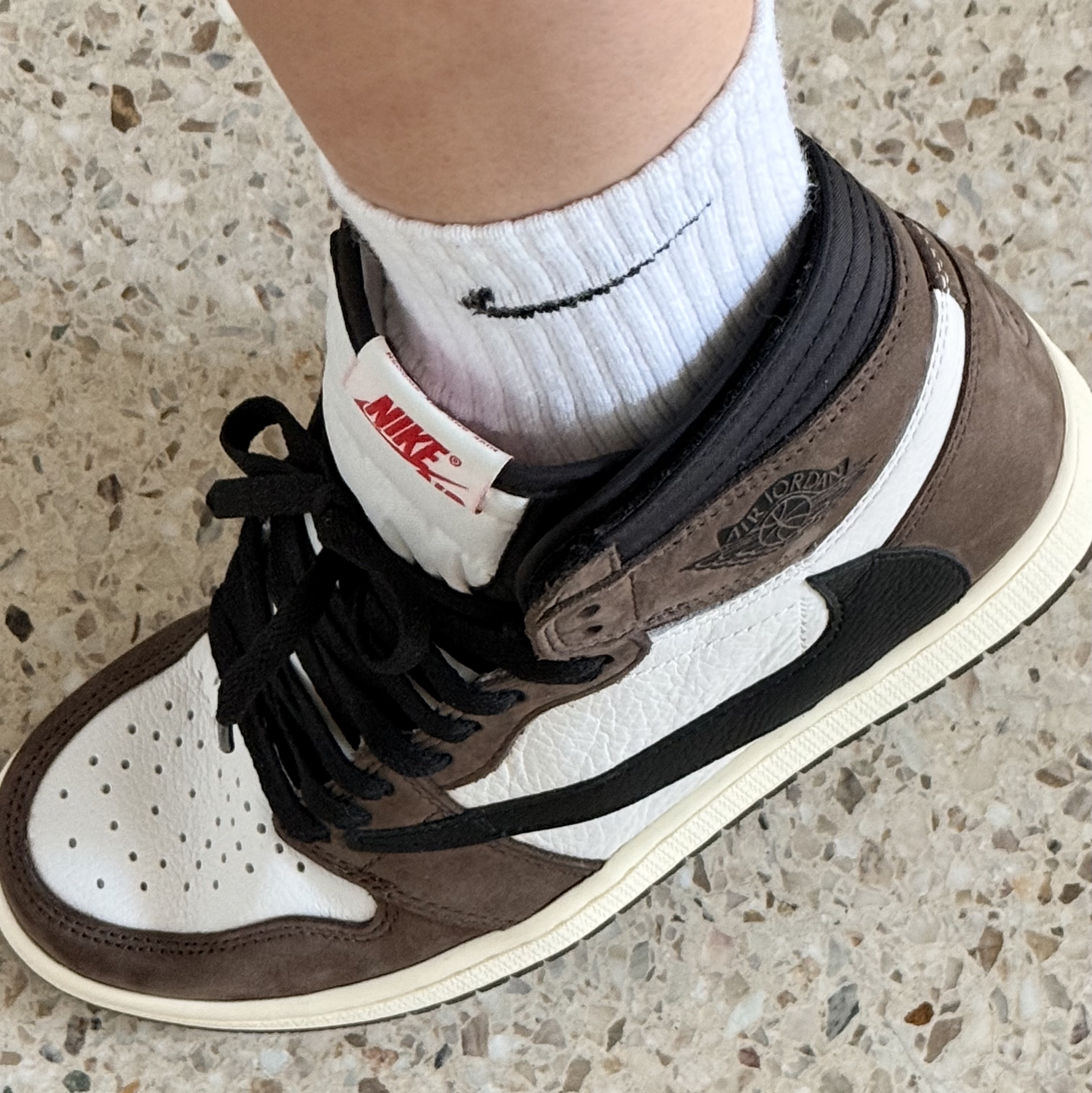 Jordan 1 x Travis Scott Retro High OG SP Mocha 착용 스타일
