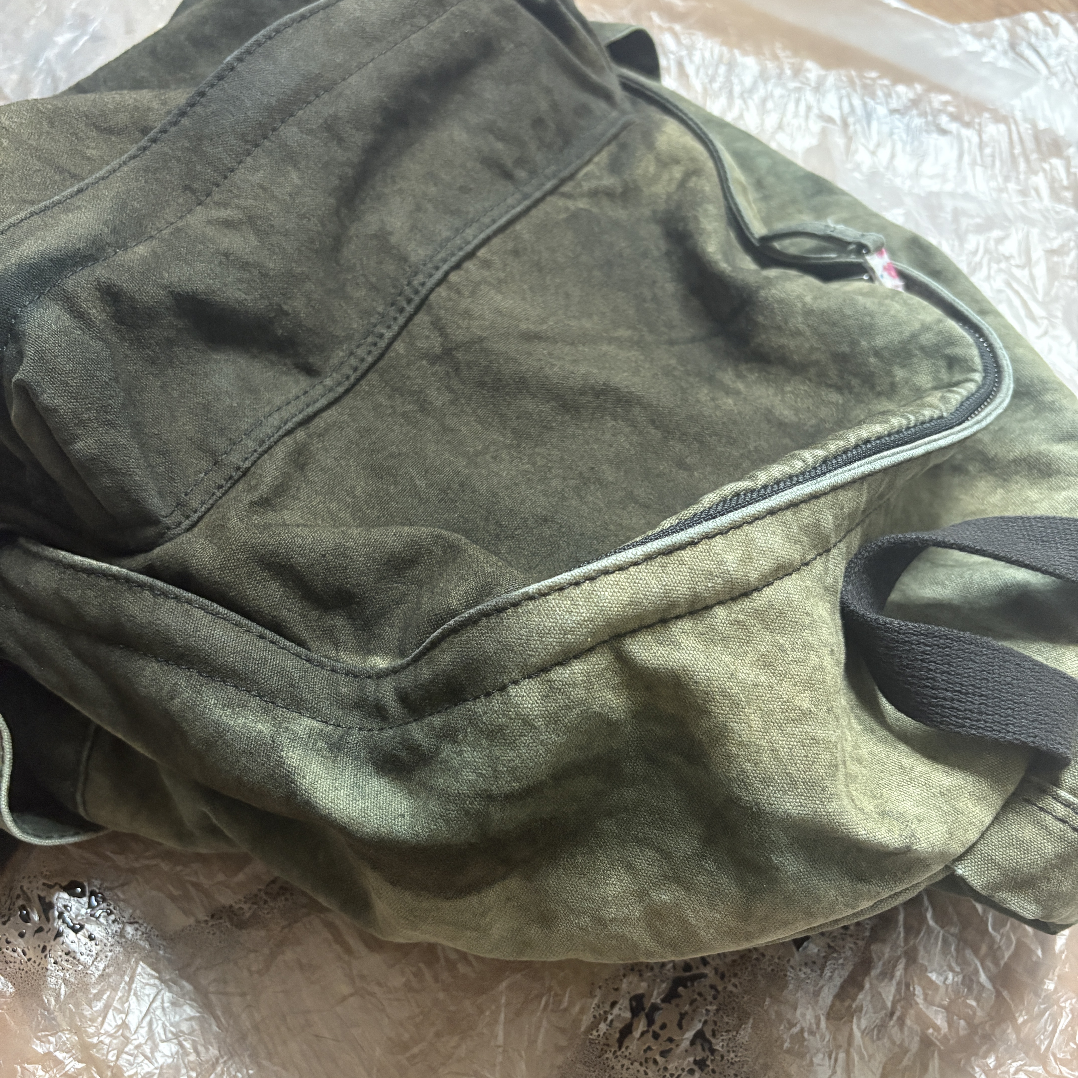 Stussy Canvas Backpack Washed Black 착용 스타일 - 1