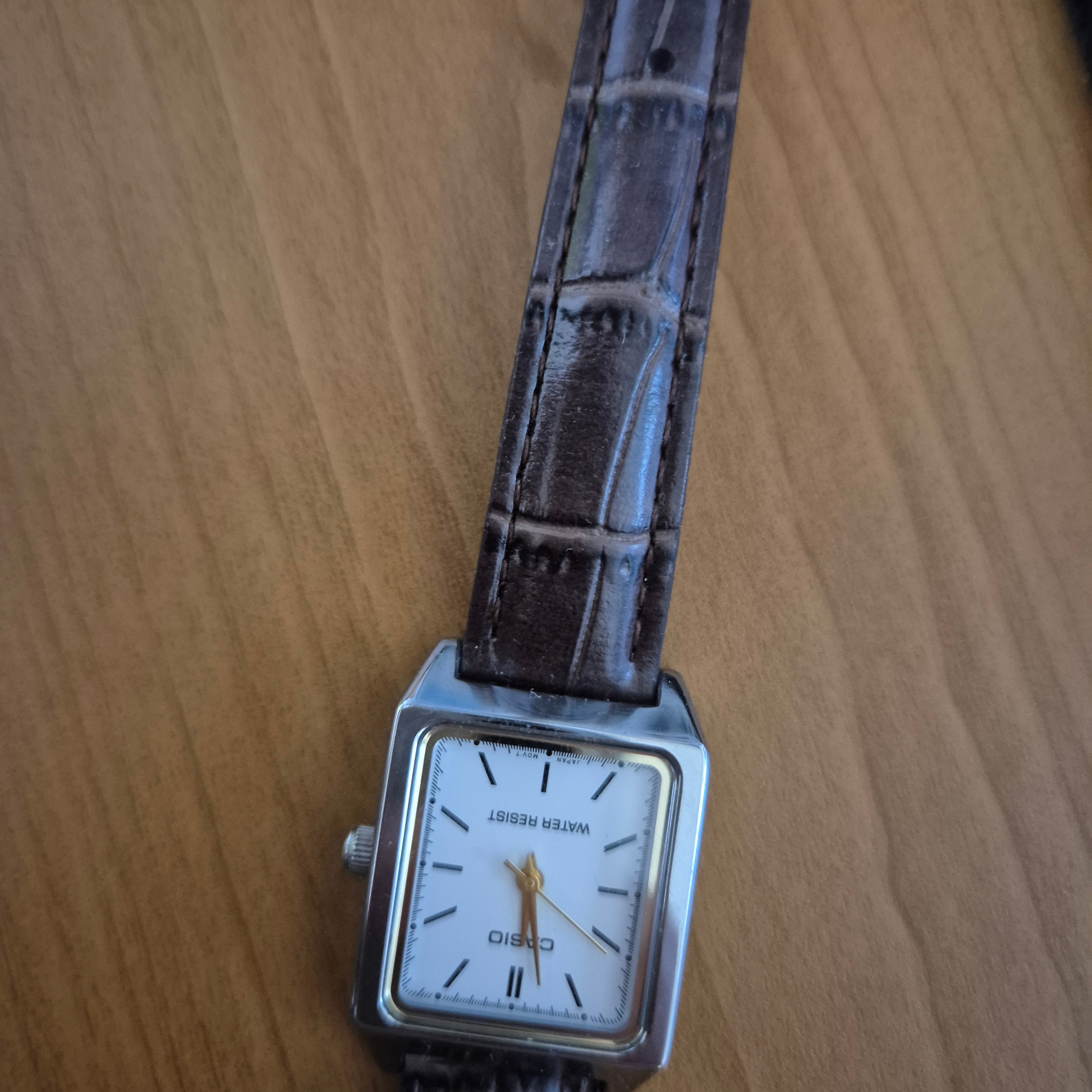 Casio LTP-V007L-7E2 착용 스타일