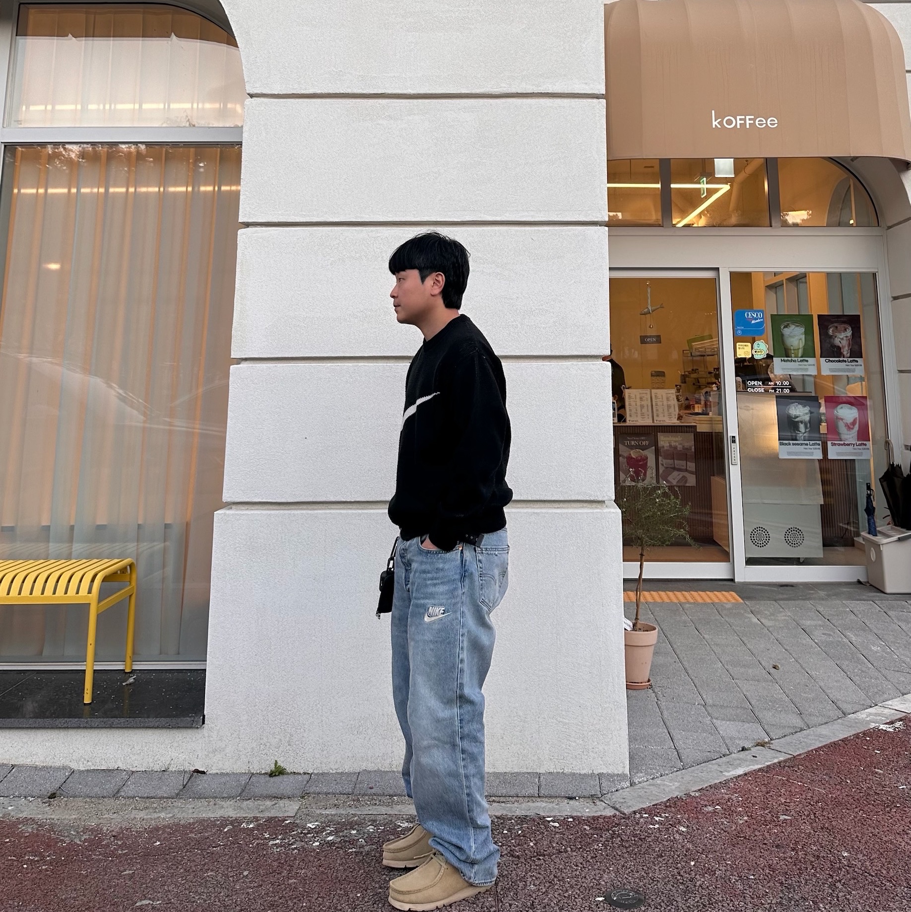 Supreme x Nike Swoosh Sweater Black - 19SS, Levi's x Nike Baggy Jeans Light Blue 착용 스타일 - 2