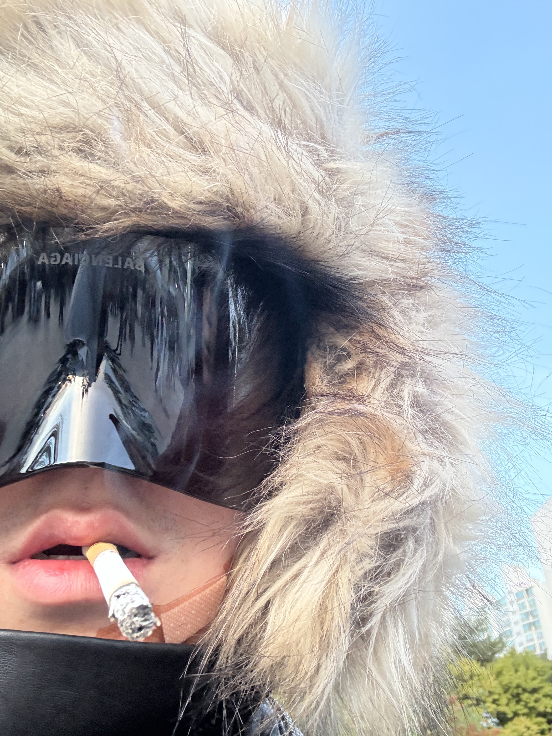 (W) Balenciaga Mask Rectangle Sunglasses Black, PDF Channel Strada High Top Black 착용 스타일 - 2