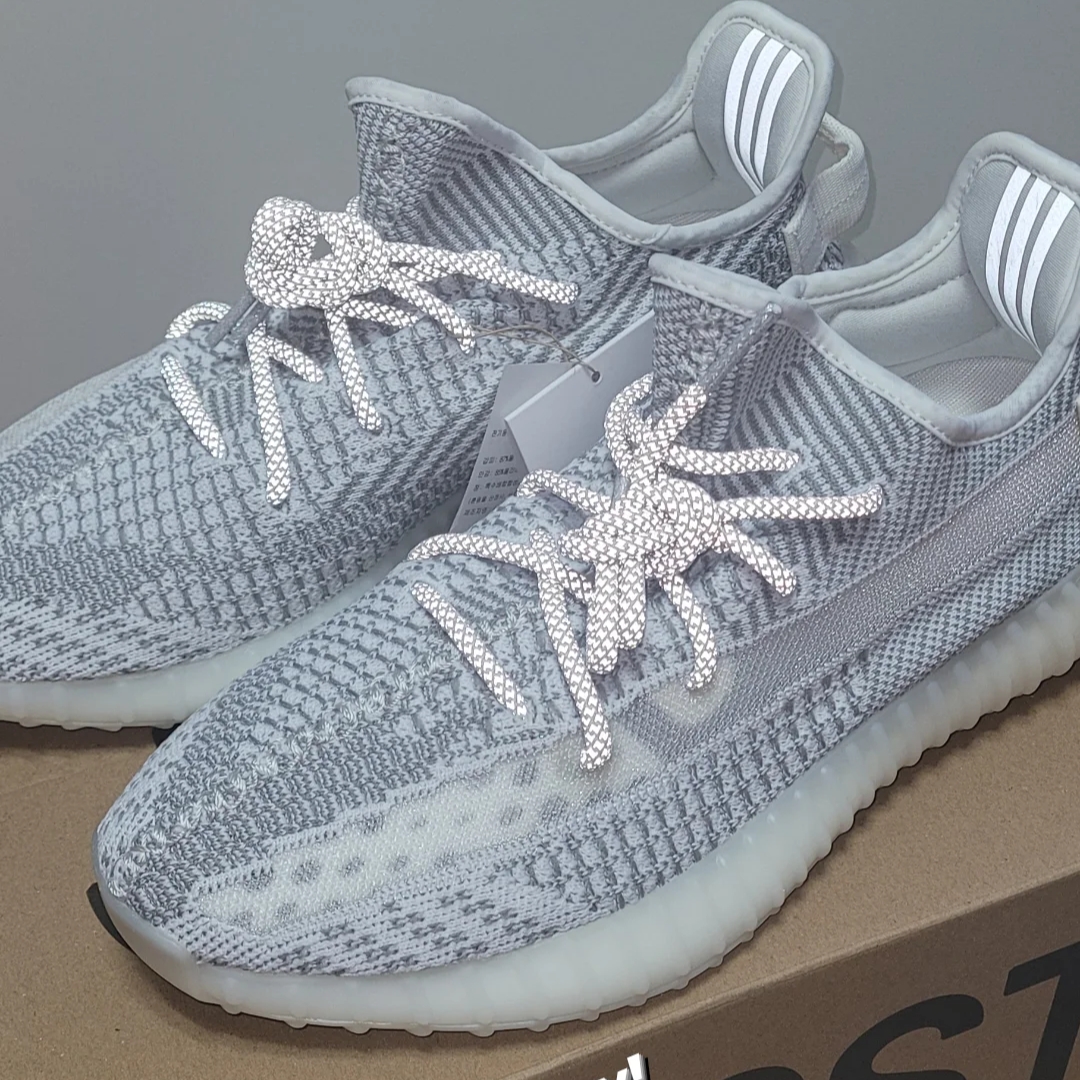 Adidas Yeezy Boost 350 V2 Yeshaya - Reflective 착용 스타일