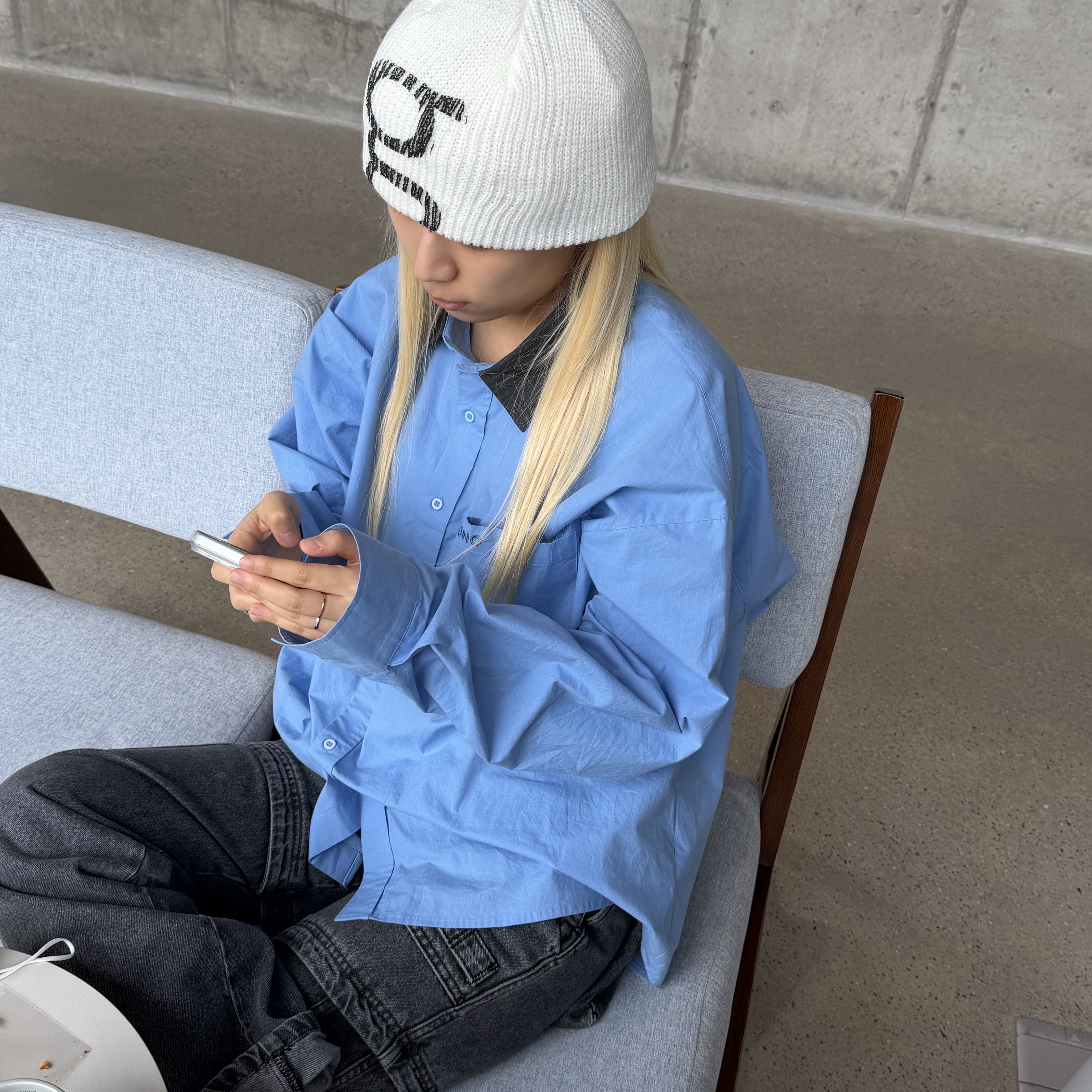 Hono Report Mini Logo Shirts Blue 착용 스타일 - 2