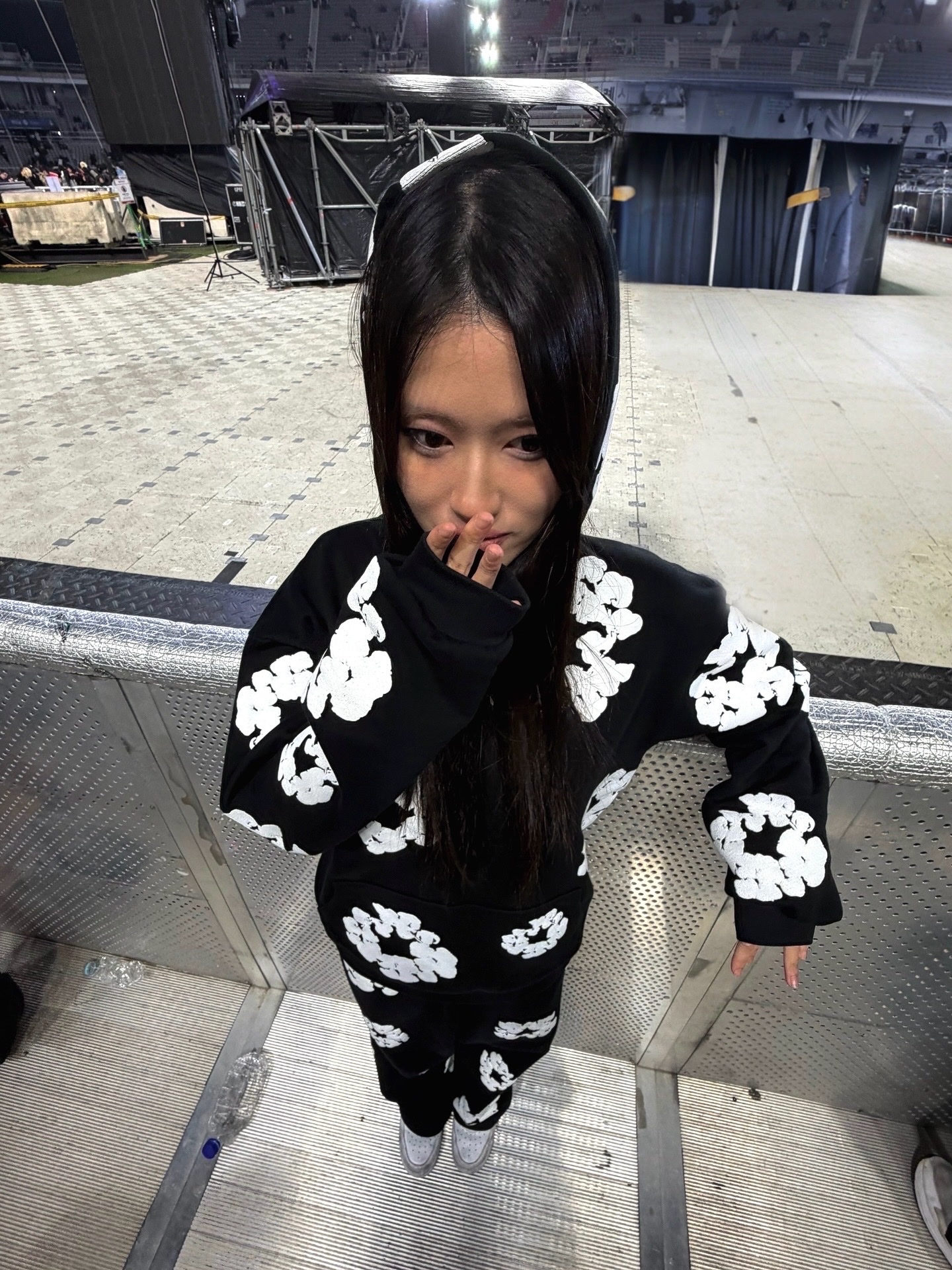 Denim Tears Cotton Wreath Zip Hoodie Black, Denim Tears The Cotton Wreath Sweatshirt Black 착용 스타일 - 1