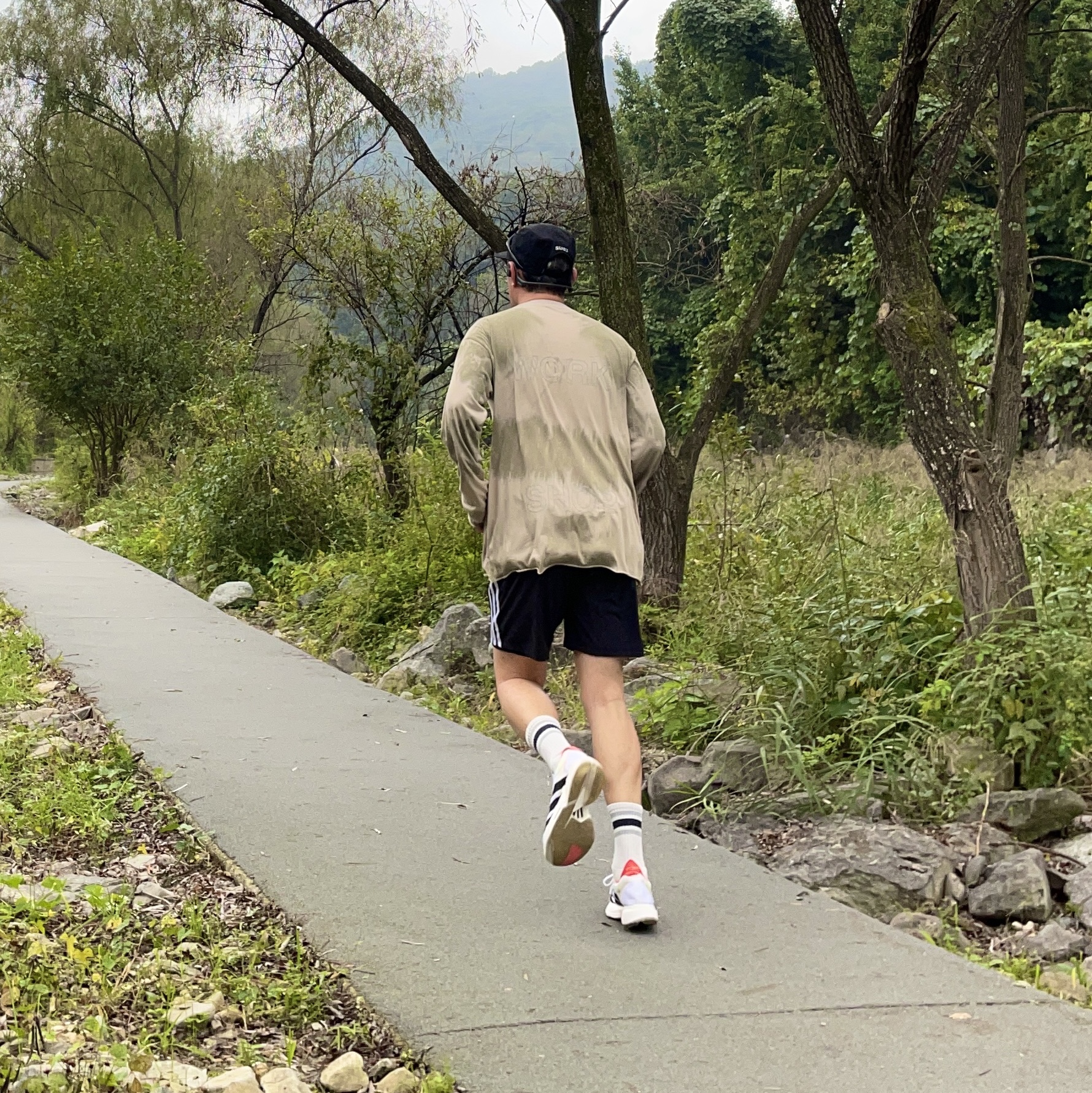 Adidas Adizero Adios Pro 4 Cloud White Core Black, Y-3 Sport Uniform 3-Stripes Shorts Black 착용 스타일