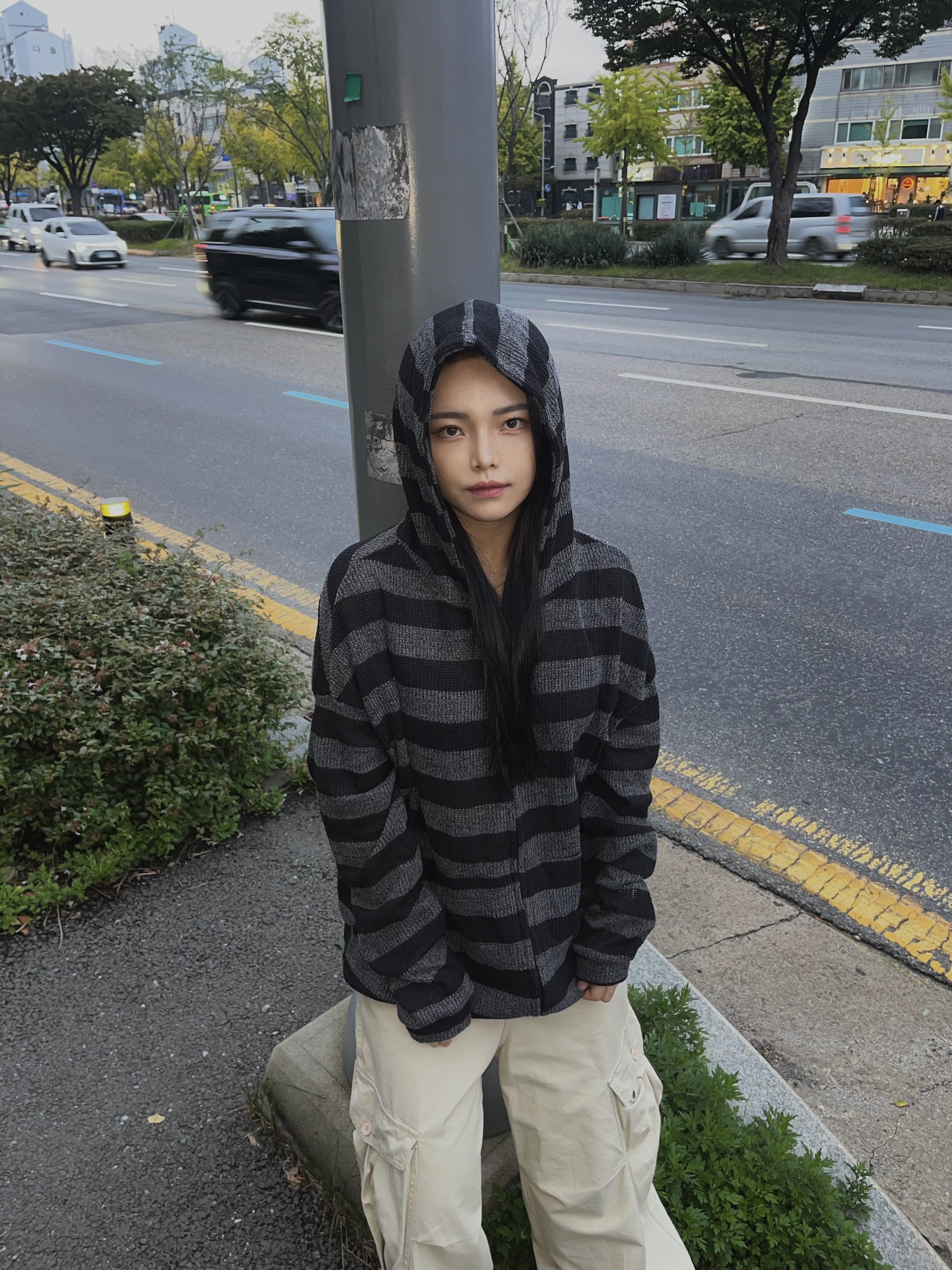 Balenciaga 3XL Sneakers Grey Black 착용 스타일 - 2