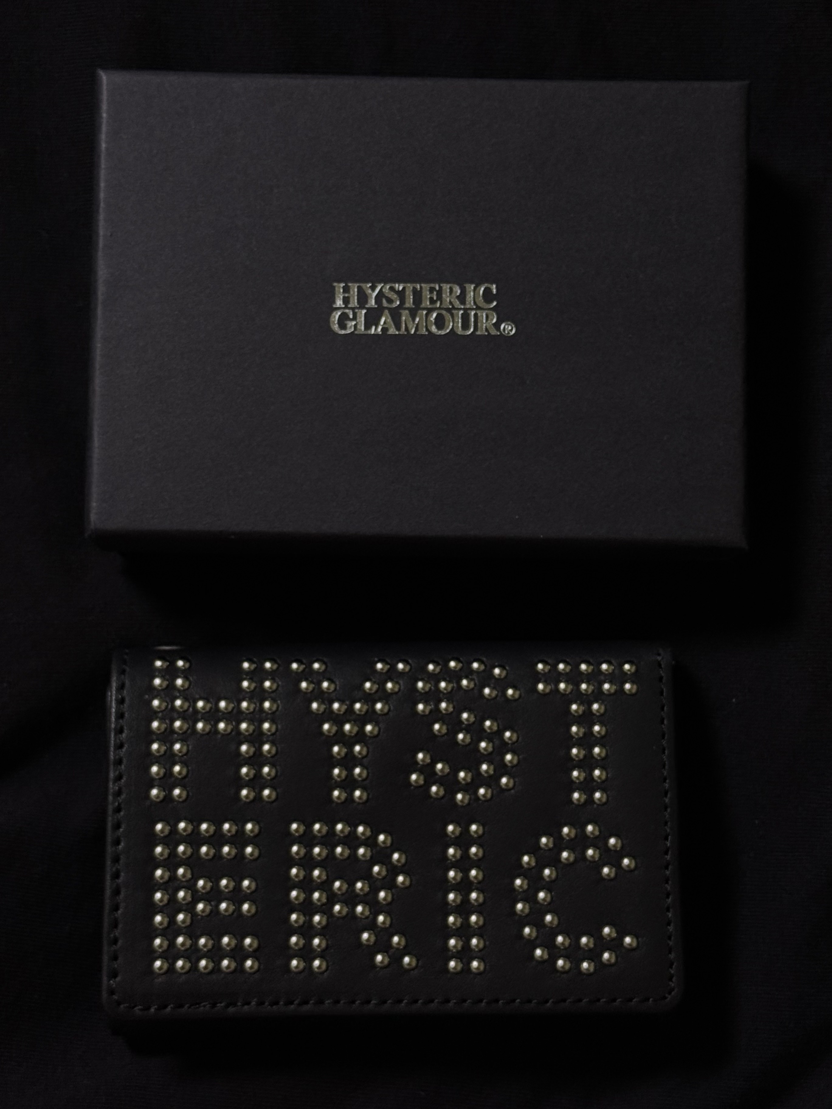 (W) Hysteric Glamour Logo Stud Tri-Fold Wallet Black 착용 스타일