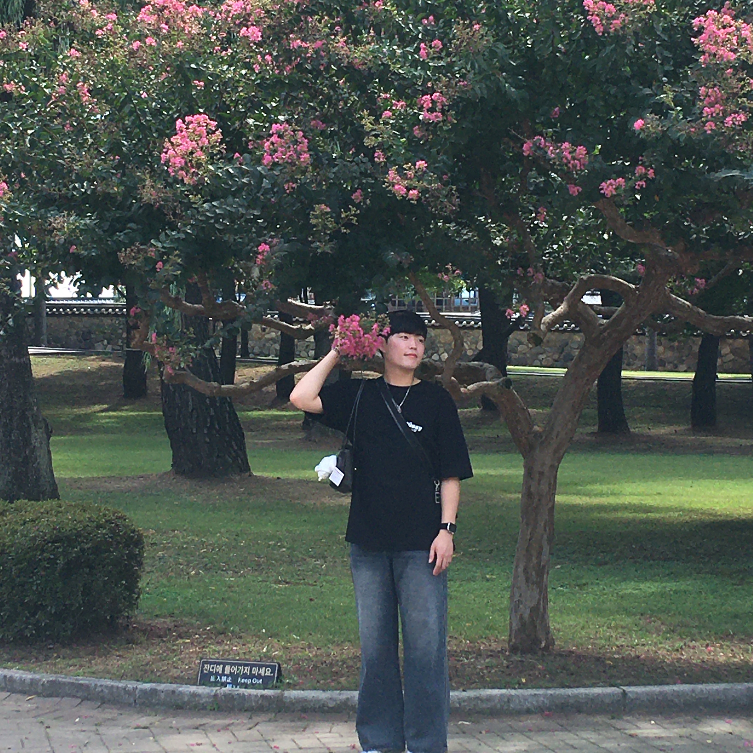 Stussy Rollers T-Shirt Black 착용 스타일 - 1