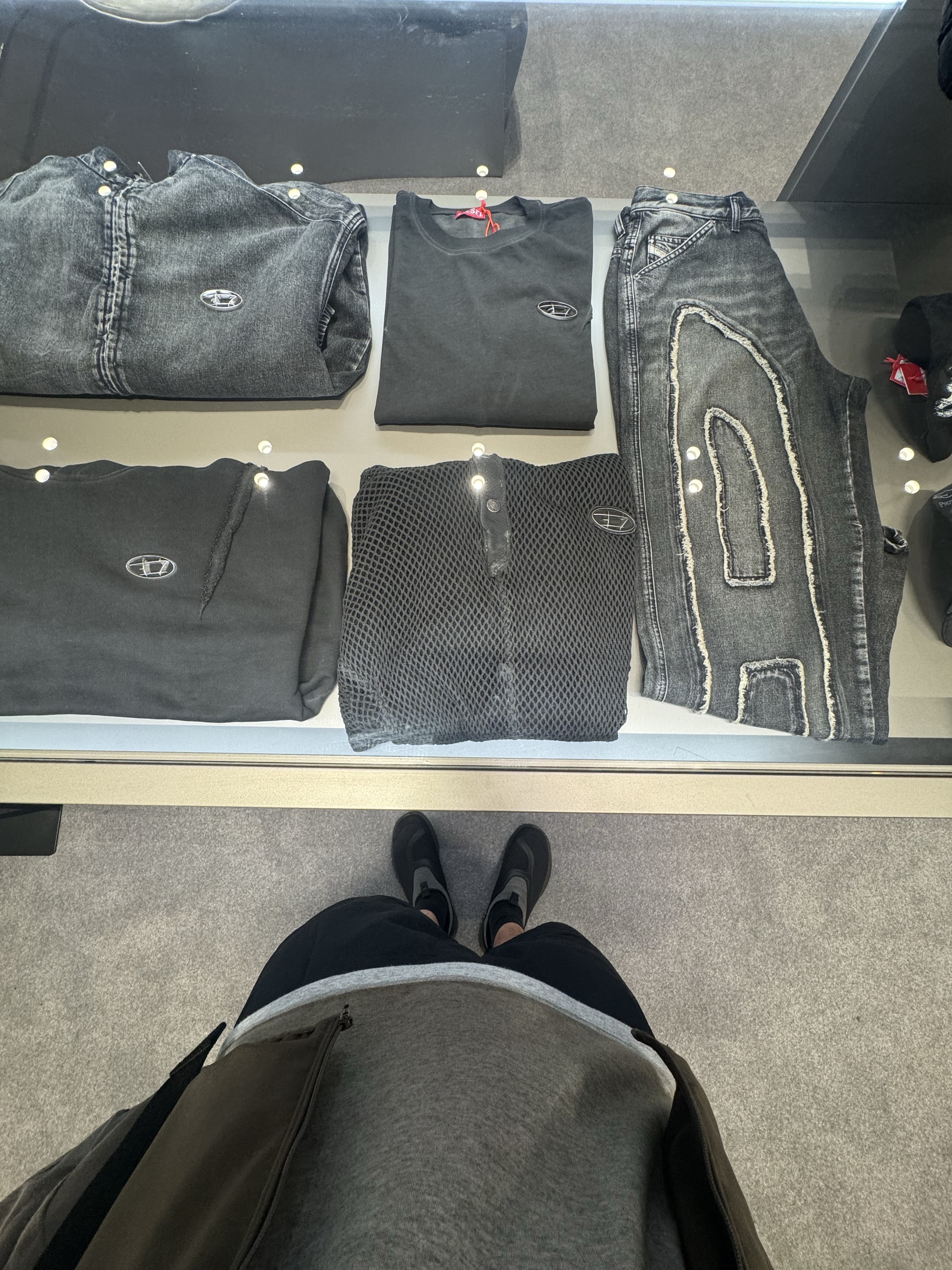Salomon RX Snug Black Magnet, Diesel x Thug Club 5 Pockets Thug Club Denim Pants Black Dark Gray 착용 스타일 - 2